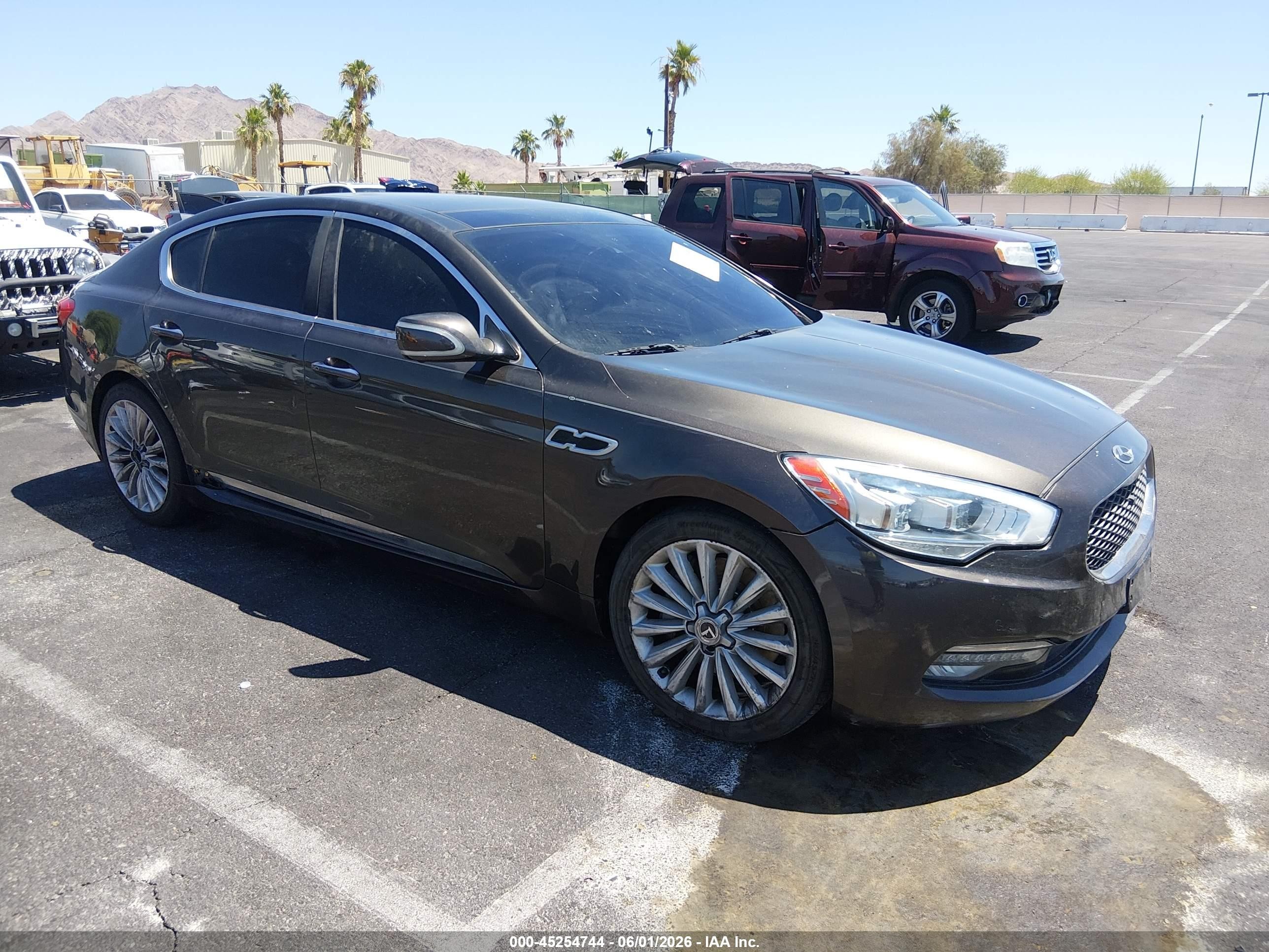 2015 Kia K900 Luxury, VIN KNALW4D47F6018658 — Side