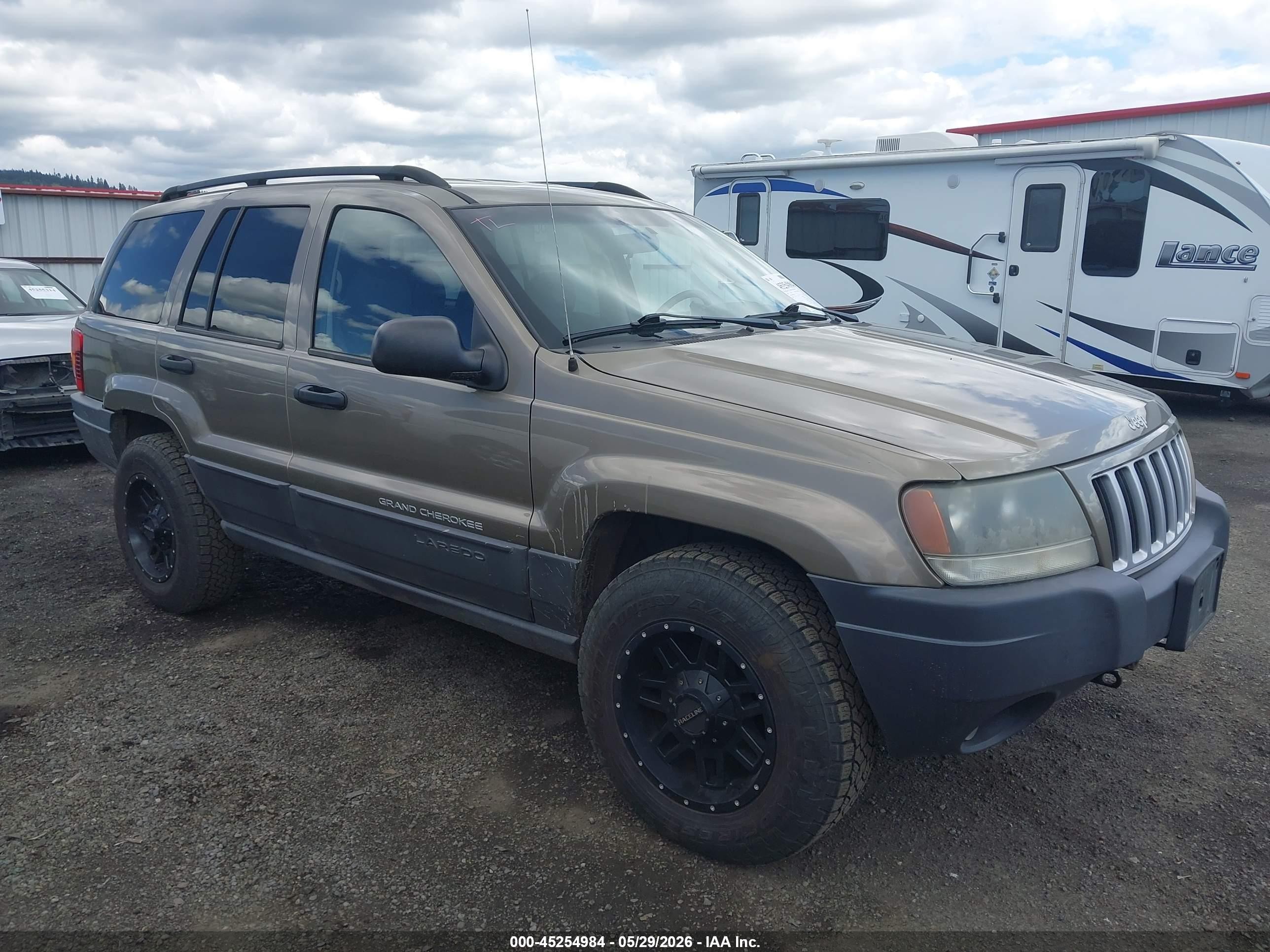 2004 Jeep Grand Cherokee Laredo, VIN 1J4GW48N64C416203 — Rear end