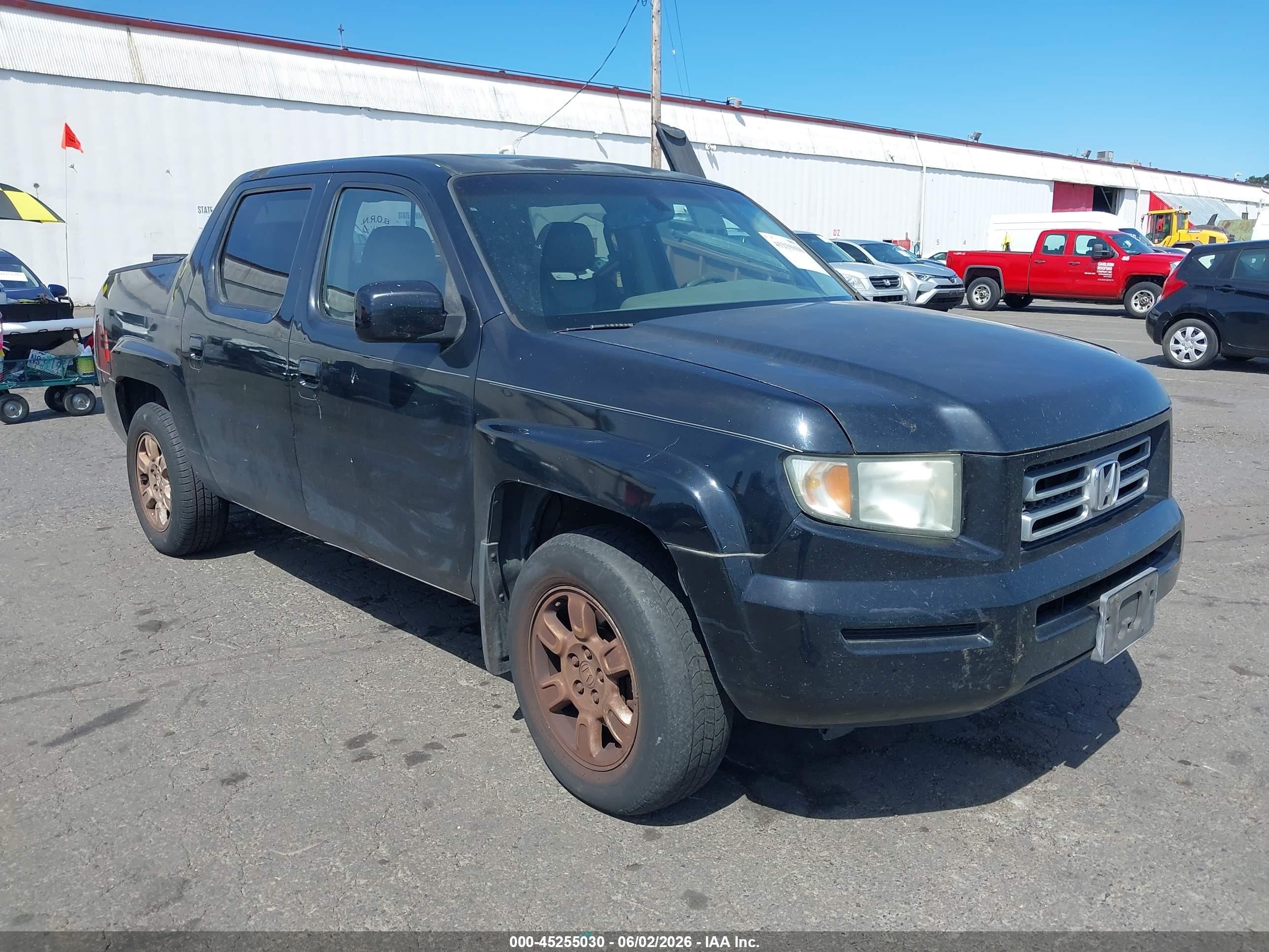 2006 Honda Ridgeline RTL, VIN 2HJYK16536H535524 — Rear end