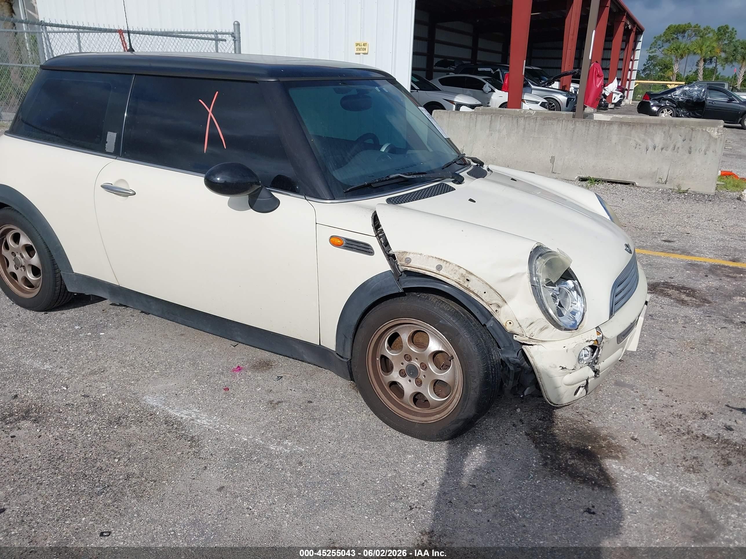 2003 MINI Hardtop, VIN WMWRC33423TE16701 — Перед