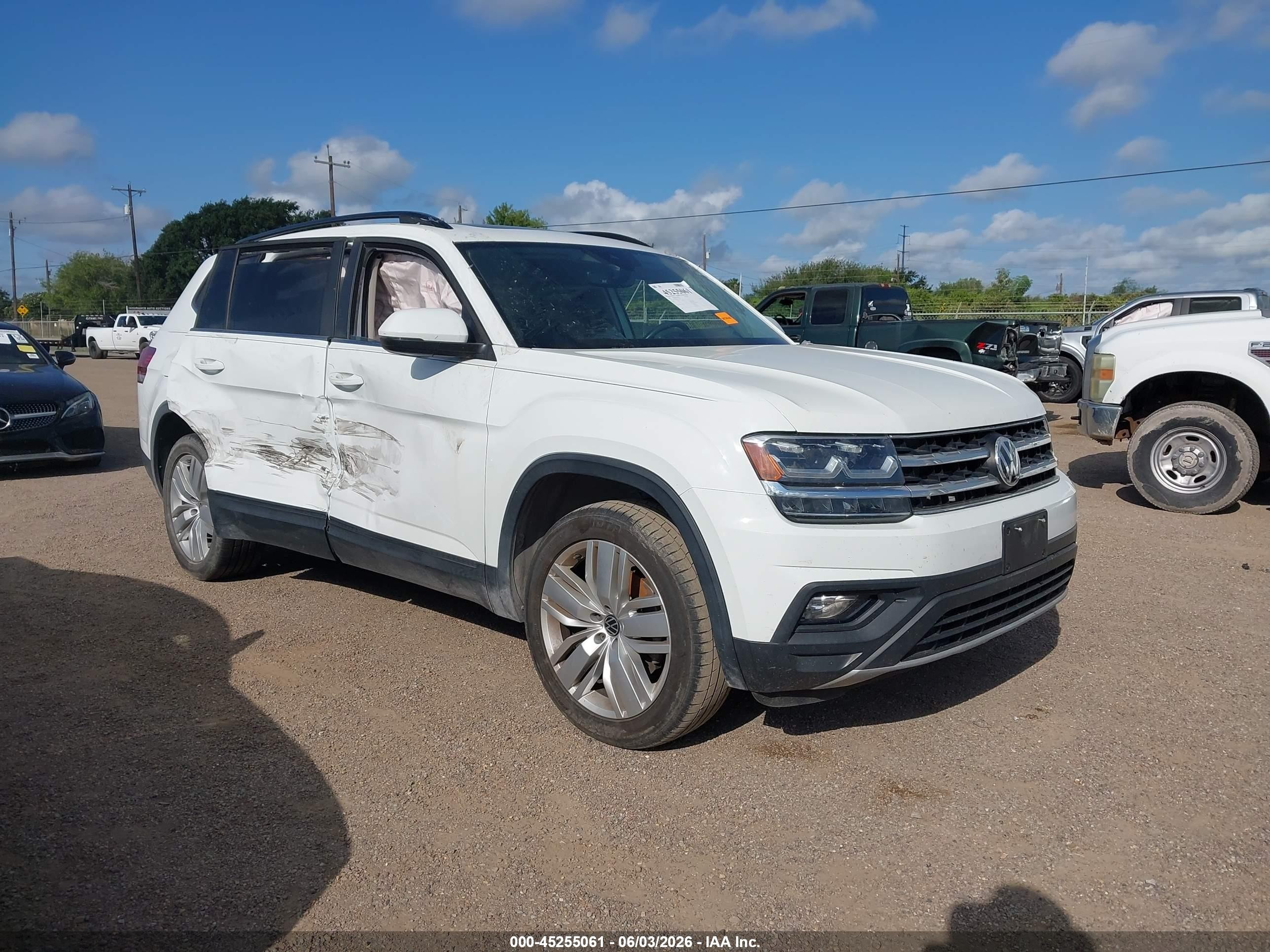 2020 Volkswagen Atlas SE, VIN 1V2WP2CA4LC501366 — Side