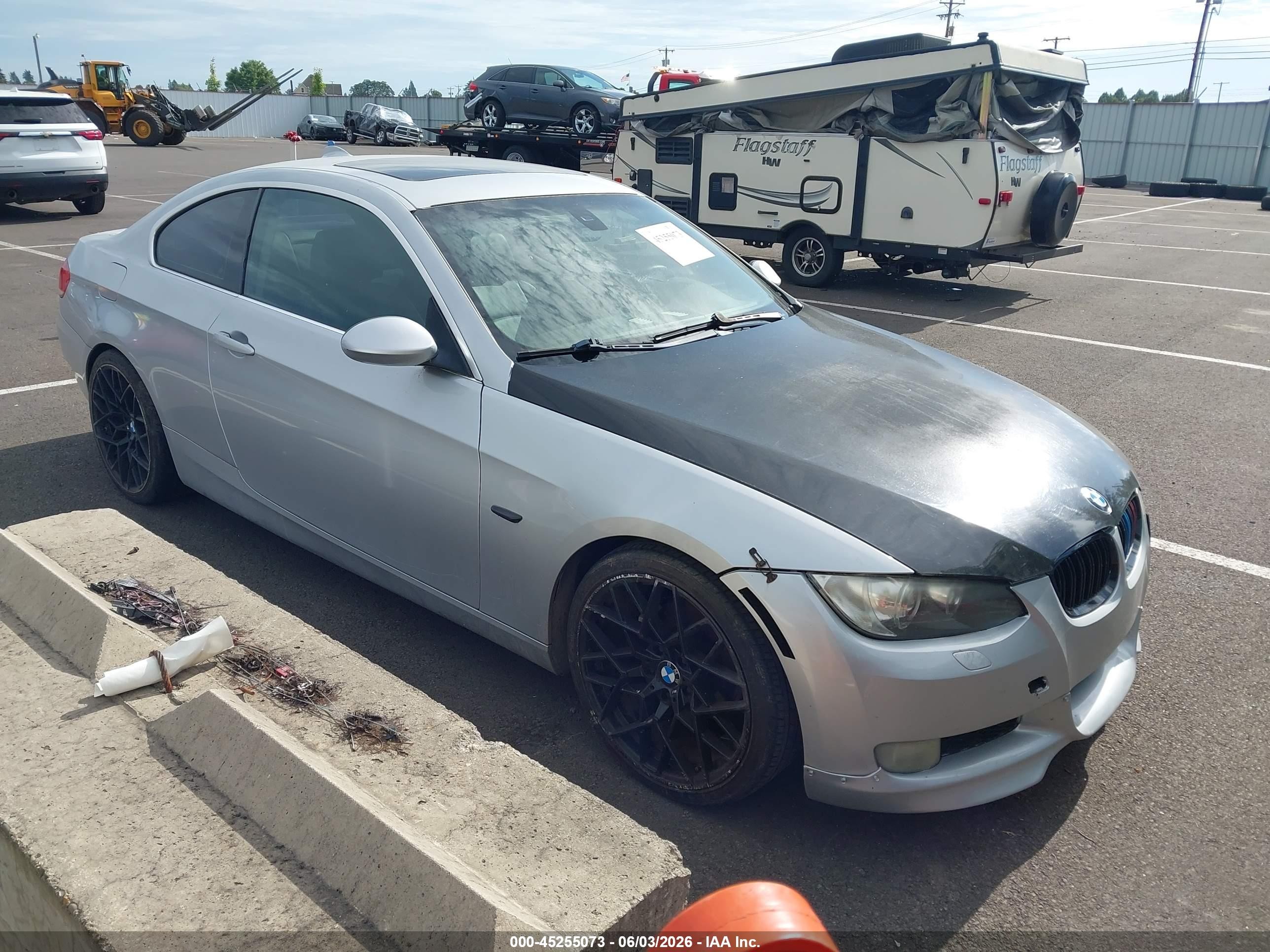 2007 BMW 3 Series 328i, VIN WBAWB33547PV72460 — Зад