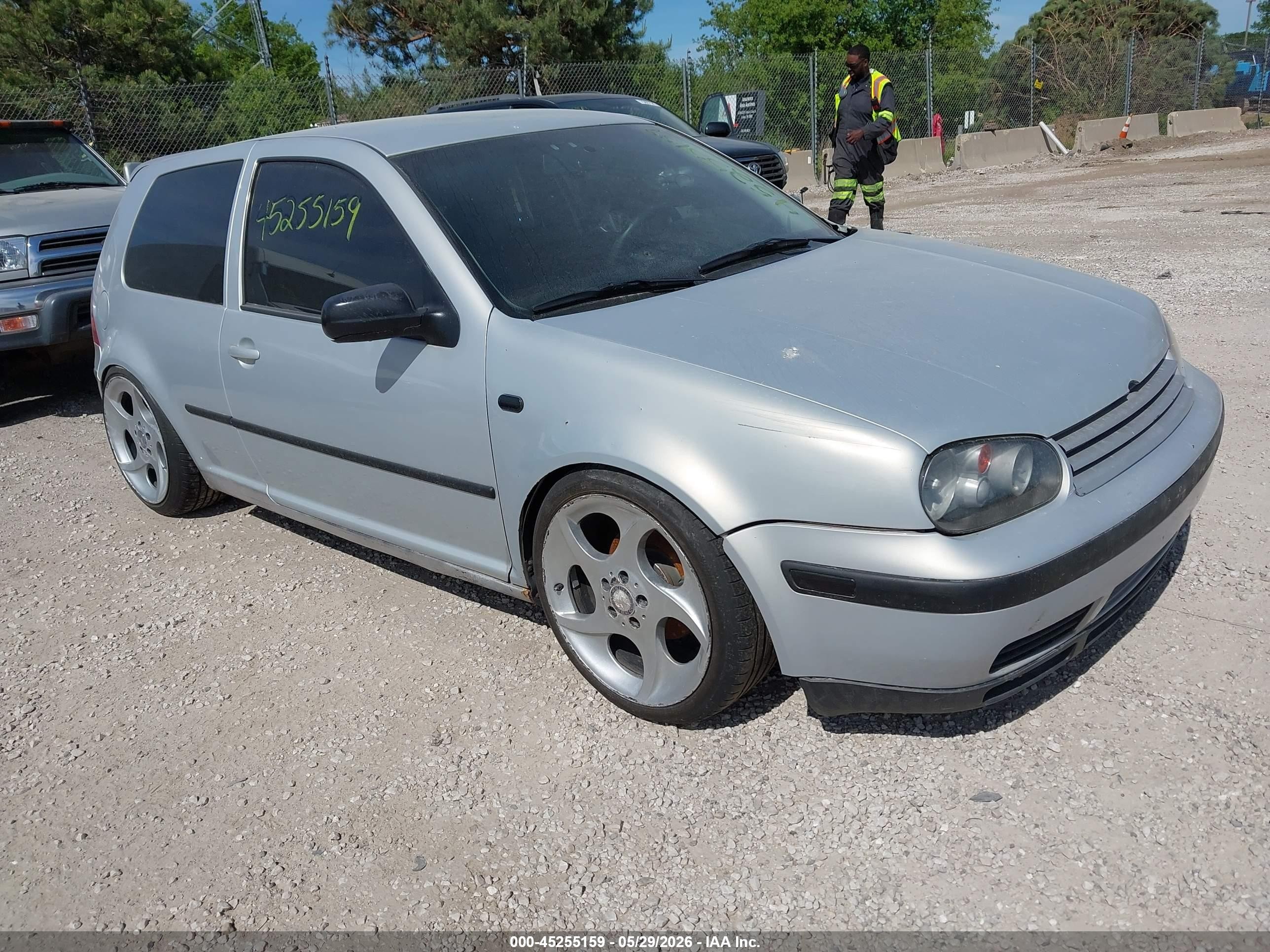 2000 Volkswagen Golf, VIN WVWBA21J6YW423957 — Front end