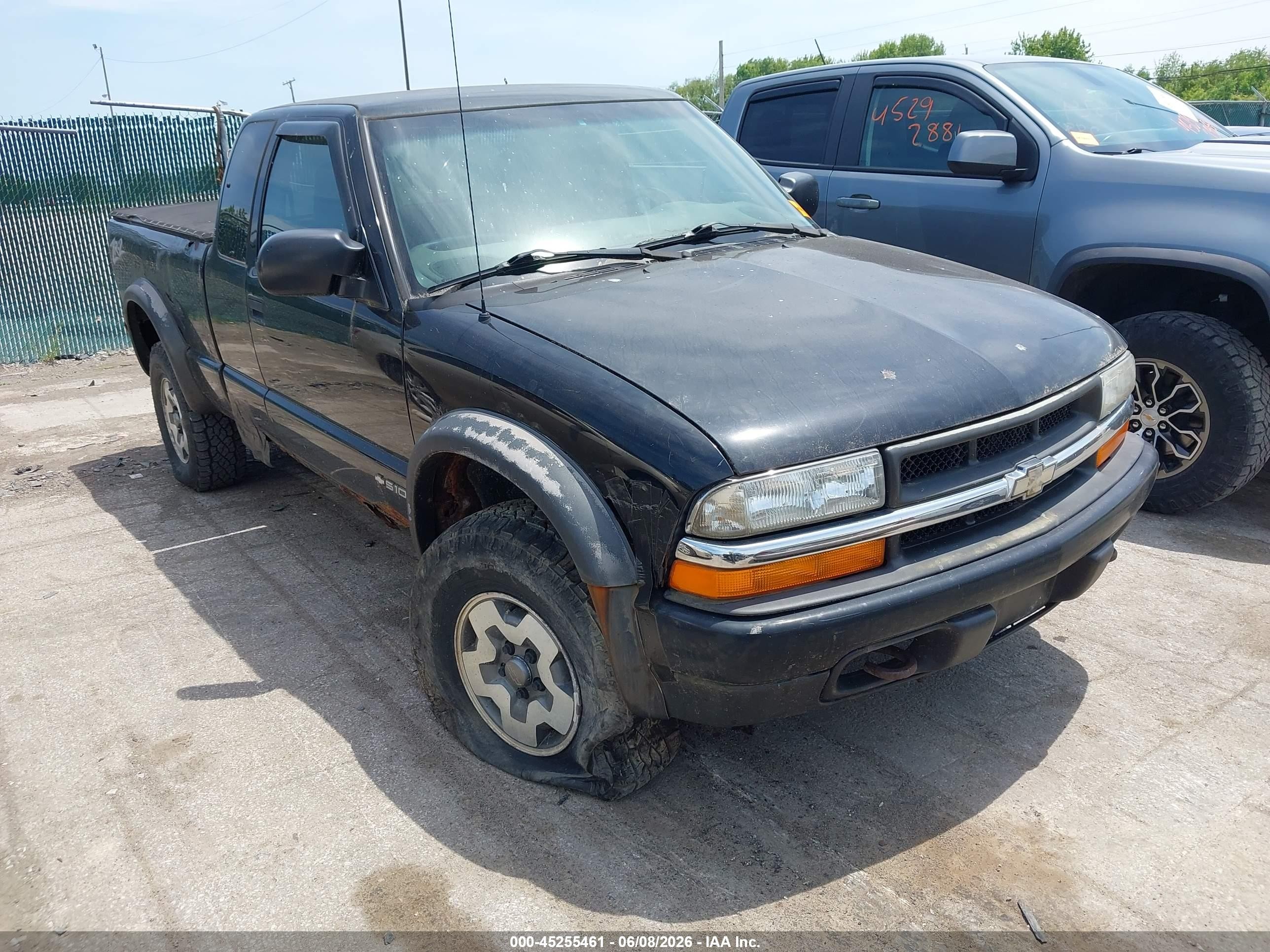 2001 Chevrolet S-10 LS ZR2, VIN 1GCCT19W218243765 — Normal wear