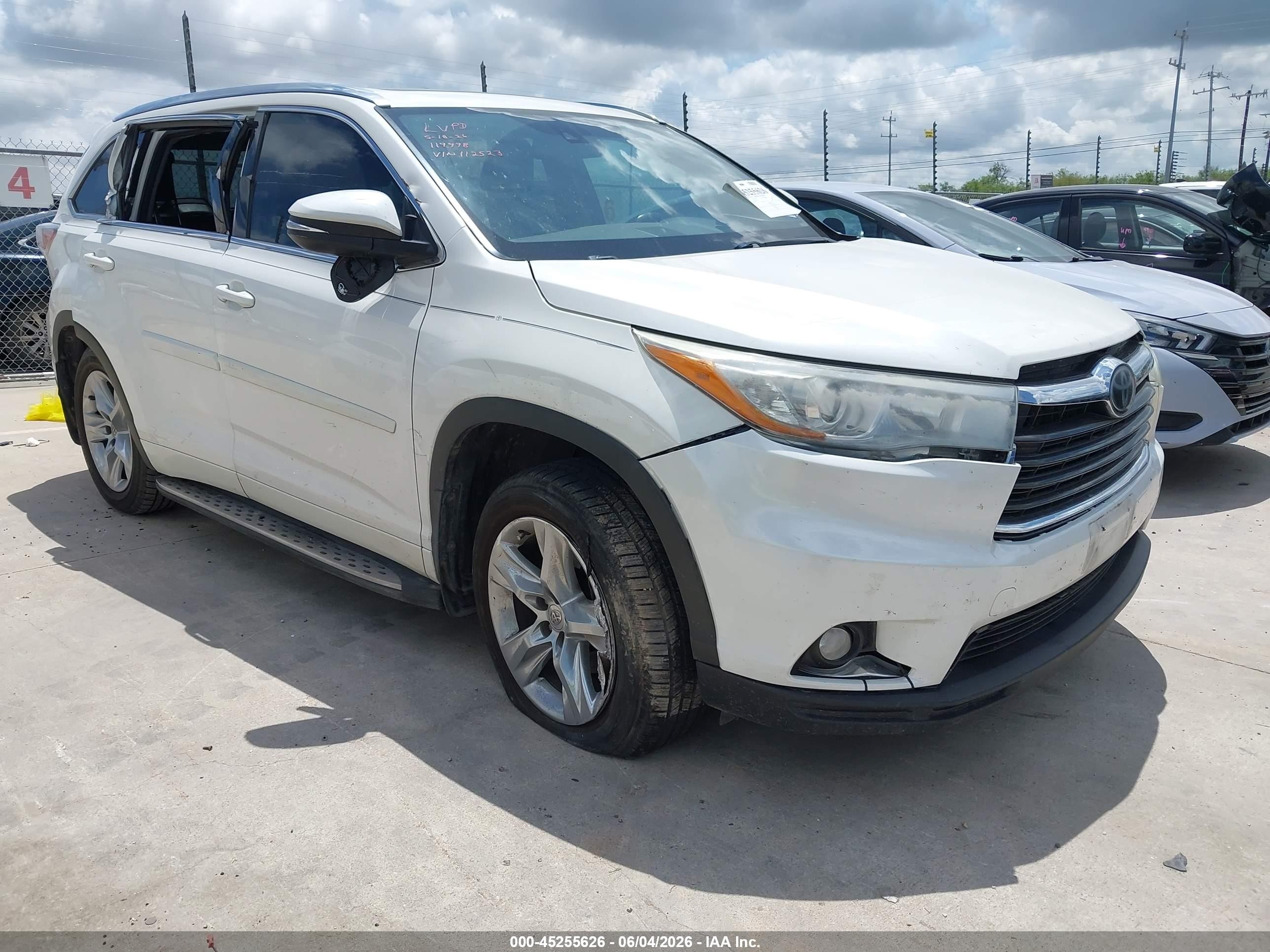 2015 Toyota Highlander Limited Platinum, VIN 5TDYKRFH3FS112523 — Side