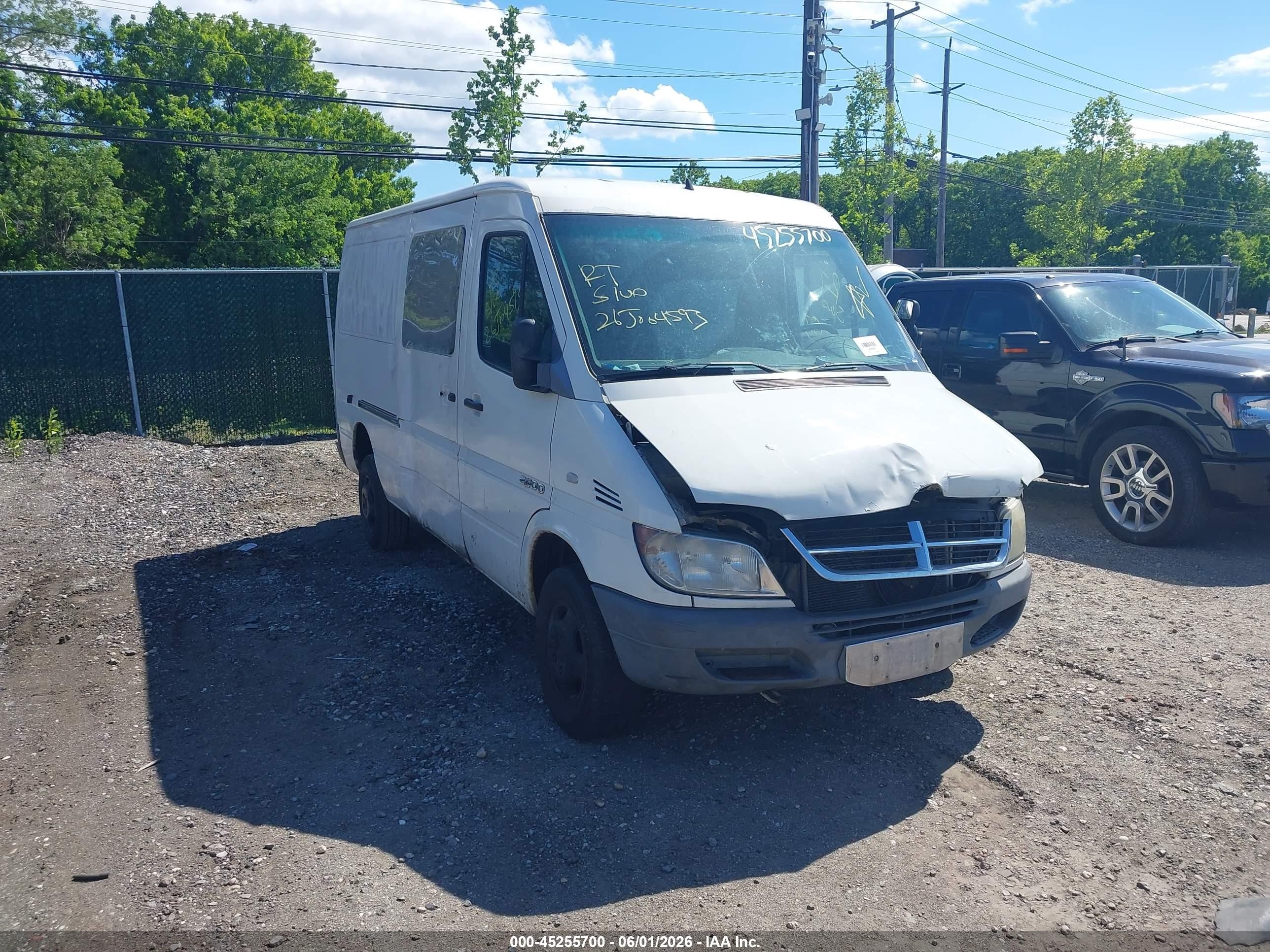 2003 Dodge Sprinter, VIN WD2YD642535546384 — Перед