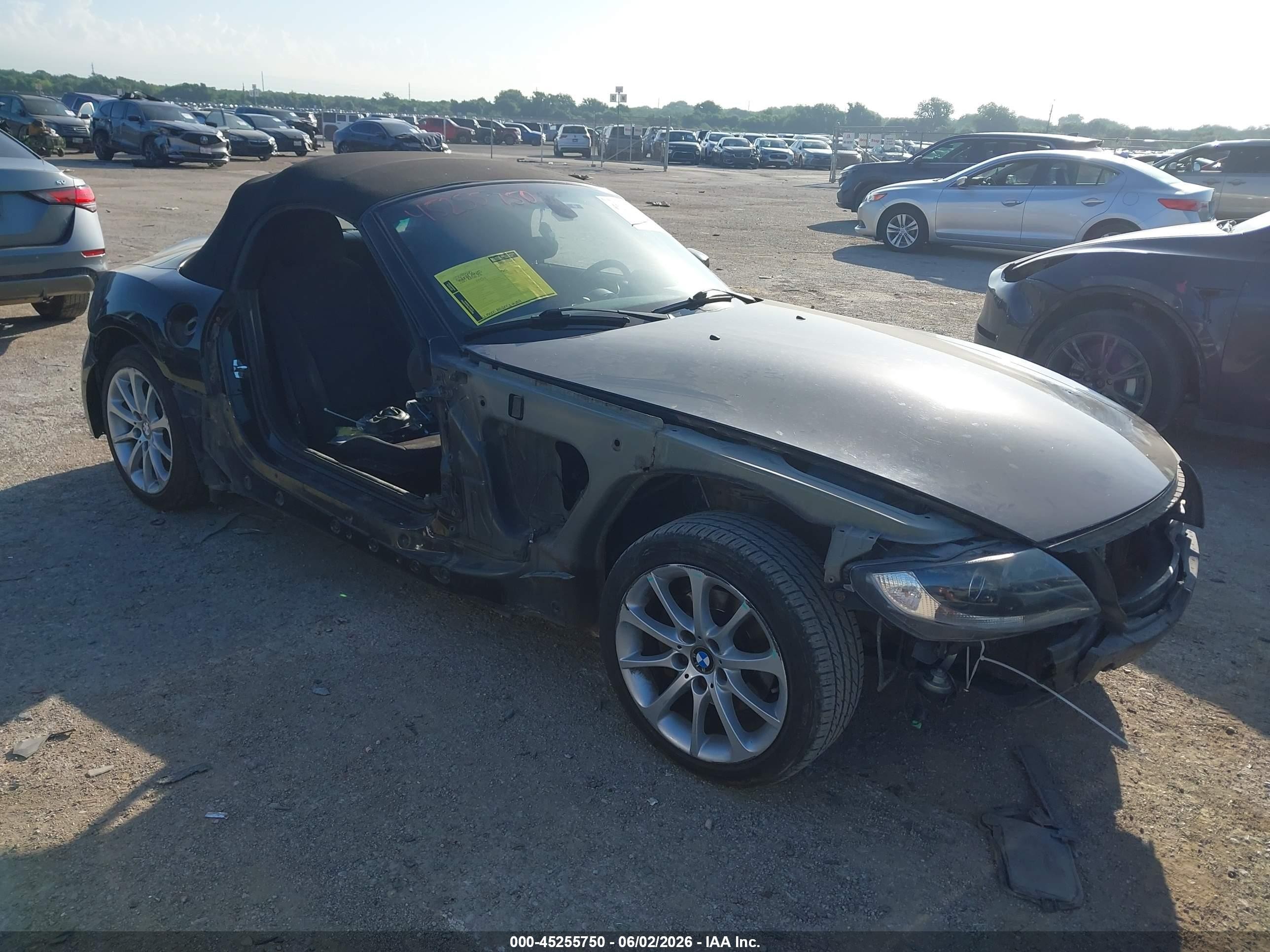 2007 BMW Z4 3.0i, VIN 4USBU33527LW73414 — Front end