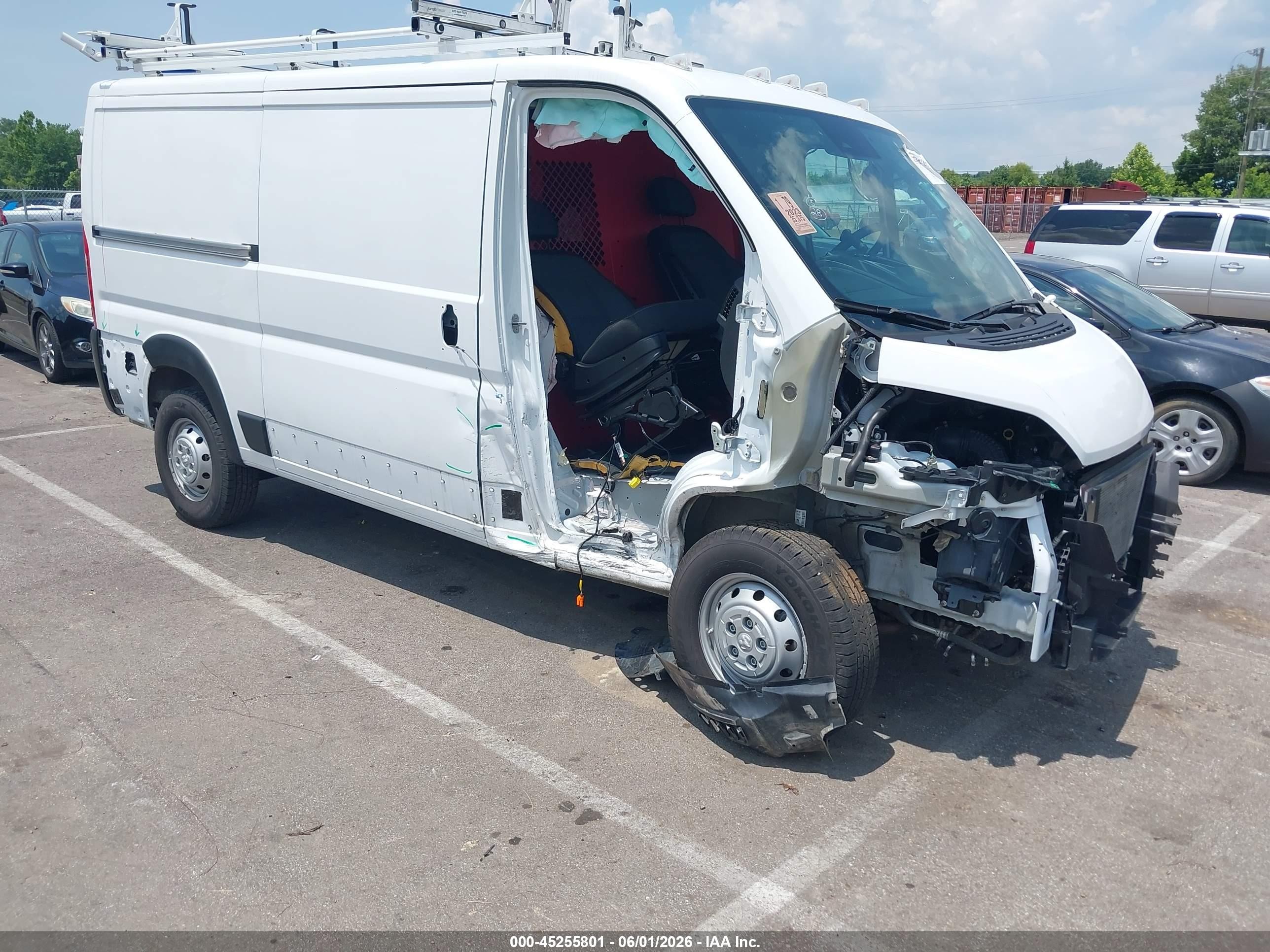 2023 Ram ProMaster Cargo, VIN 3C6LRVAG3PE563323 — Бок
