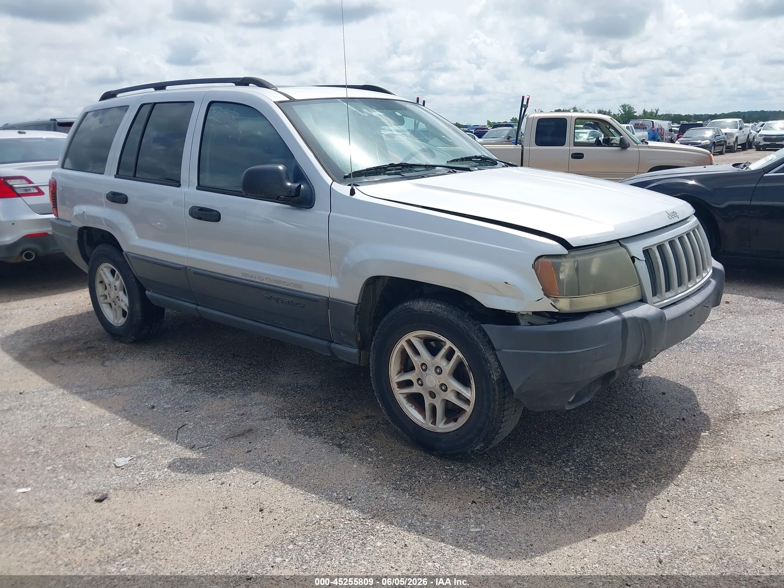 2004 Jeep Grand Cherokee Laredo, VIN 1J8GX48S54C231822 — Front end