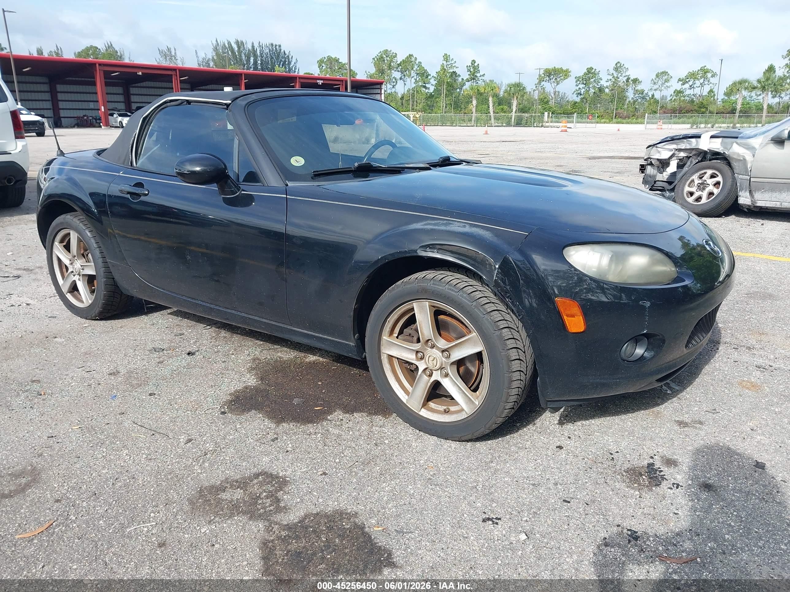 2008 Mazda MX-5 Miata Touring, VIN JM1NC25F880152030 — Normal wear