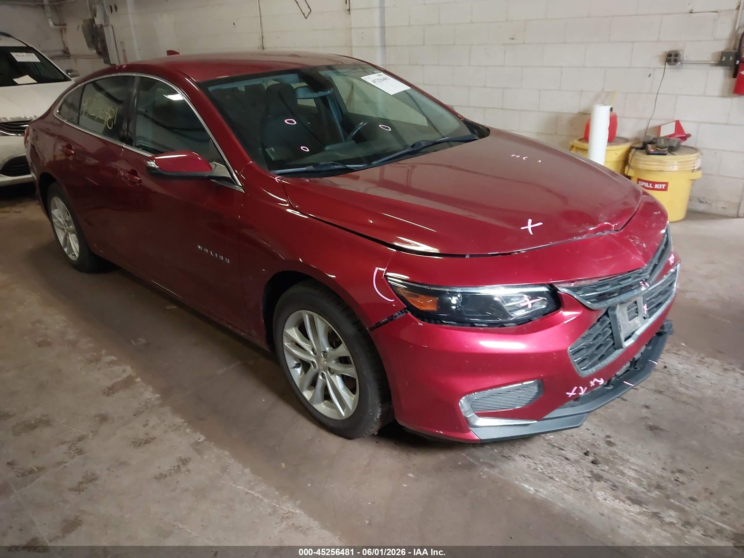 2018 Chevrolet Malibu LT, VIN 1G1ZD5ST7JF187552 — Front end