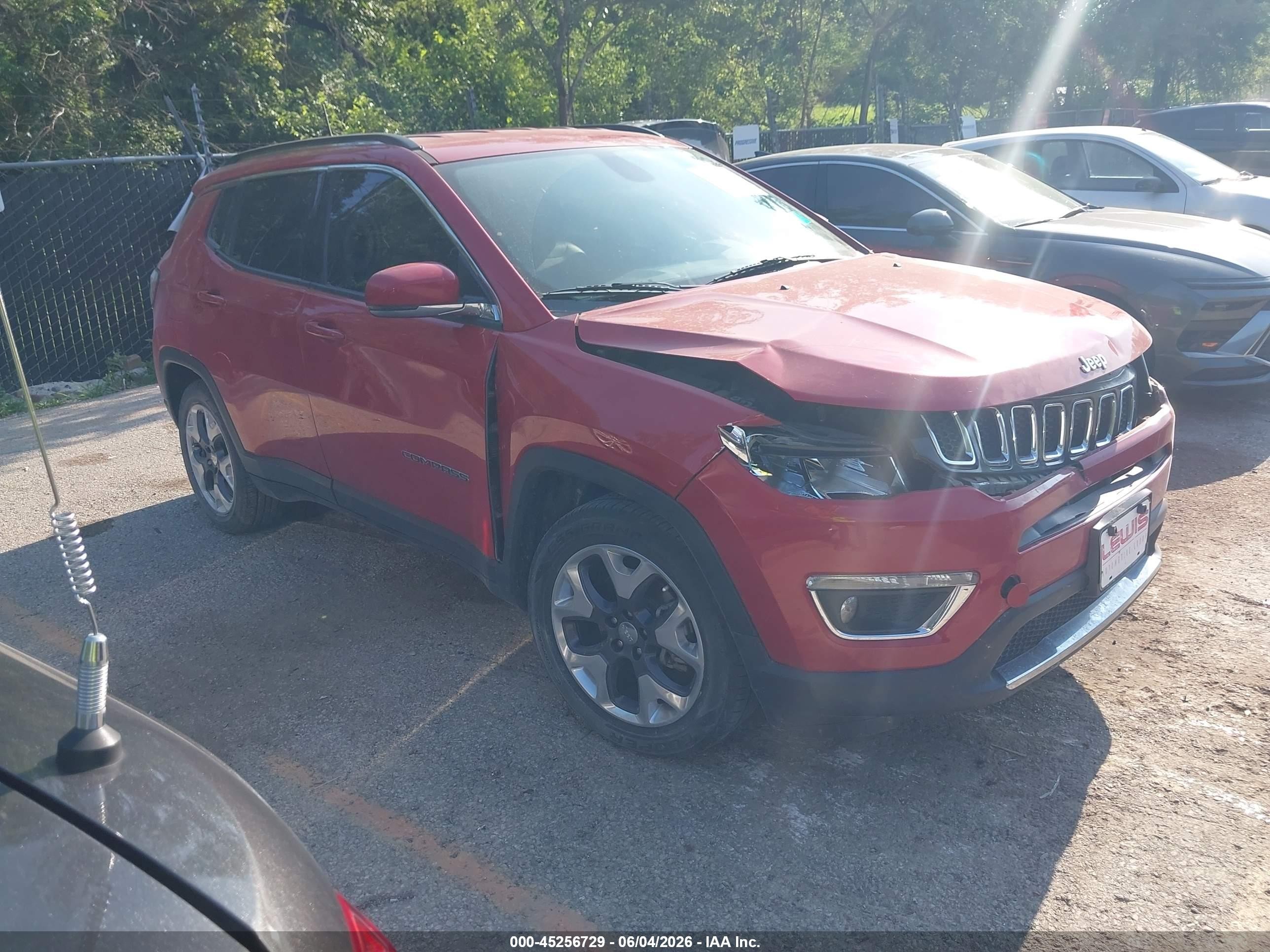 2019 Jeep Compass Limited, VIN 3C4NJCCB1KT769386 — Перед
