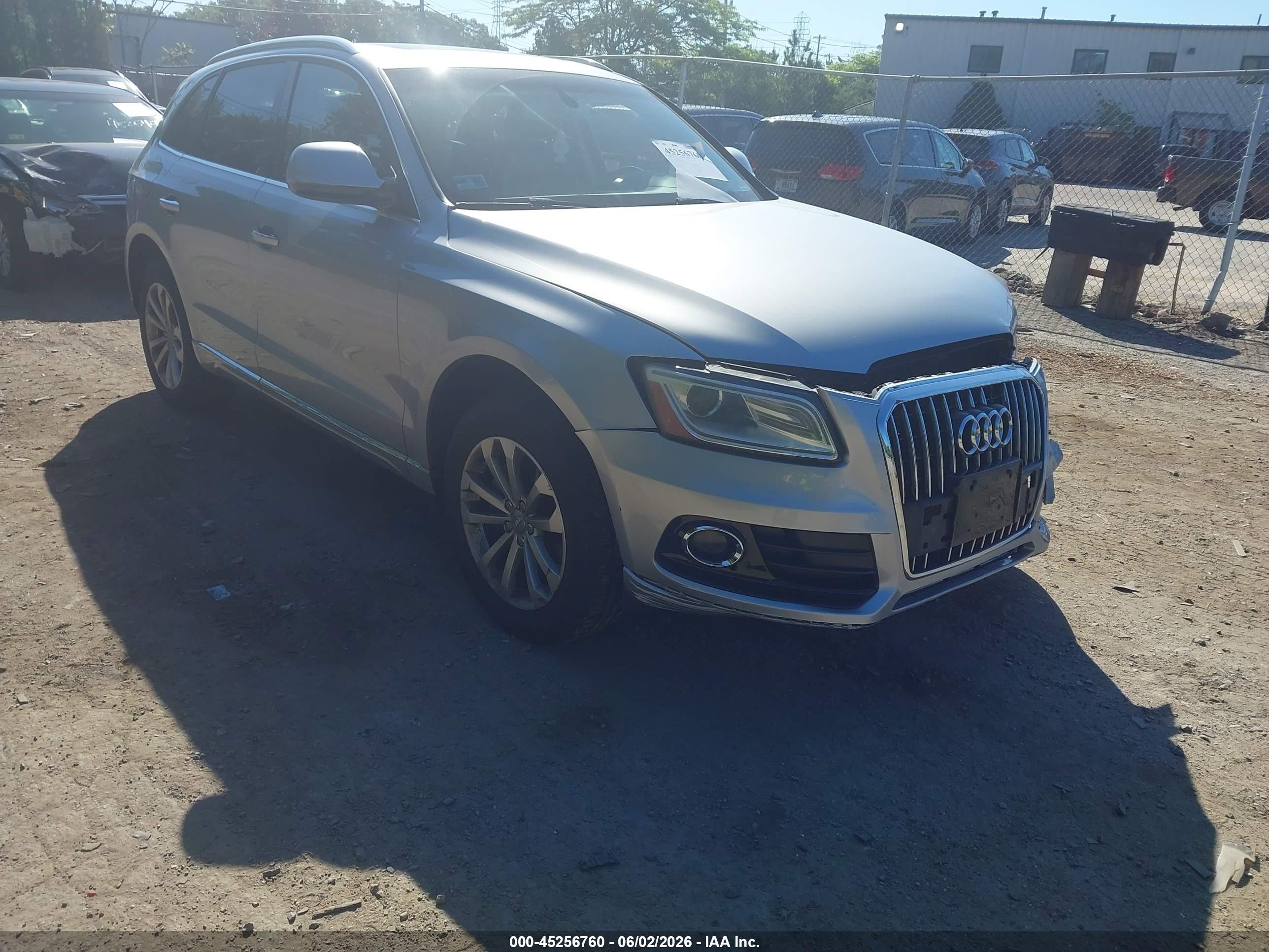 2016 Audi Q5 Premium, VIN WA1C2AFP8GA010632 — Front end
