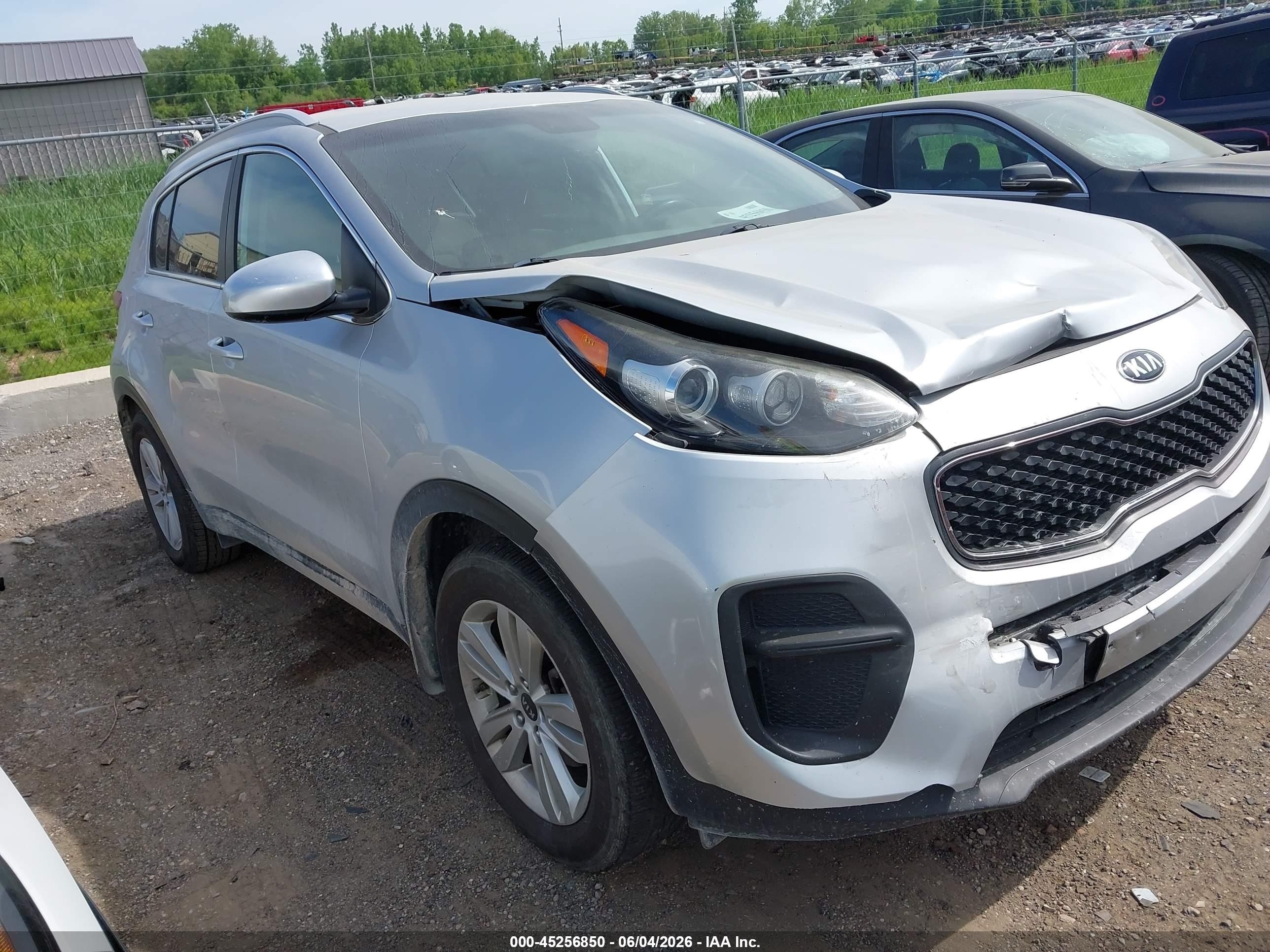 2019 Kia Sportage LX, VIN KNDPM3AC6K7524177 — Front end