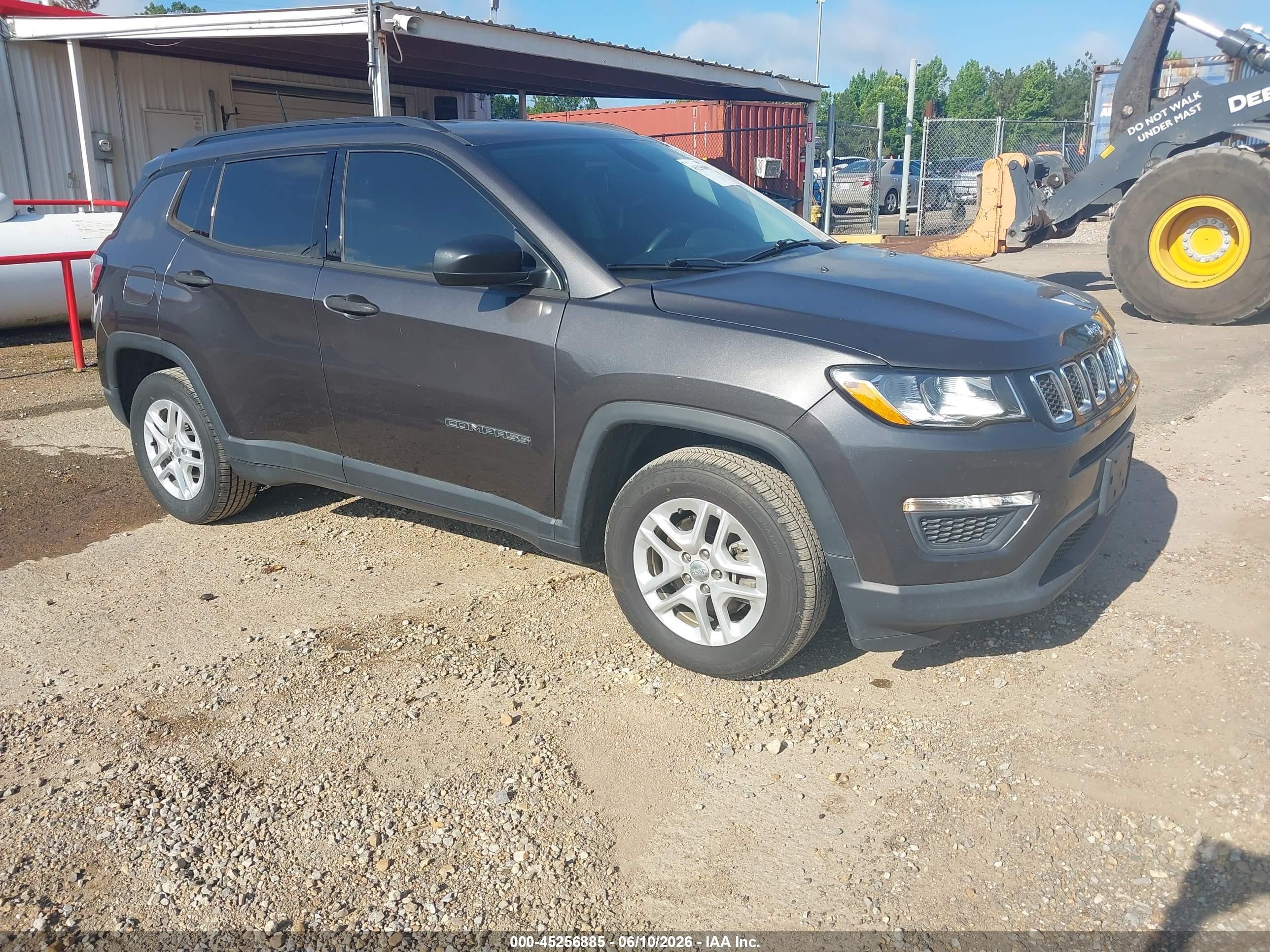 2018 Jeep Compass Sport, VIN 3C4NJCAB2JT405608 — Normal wear