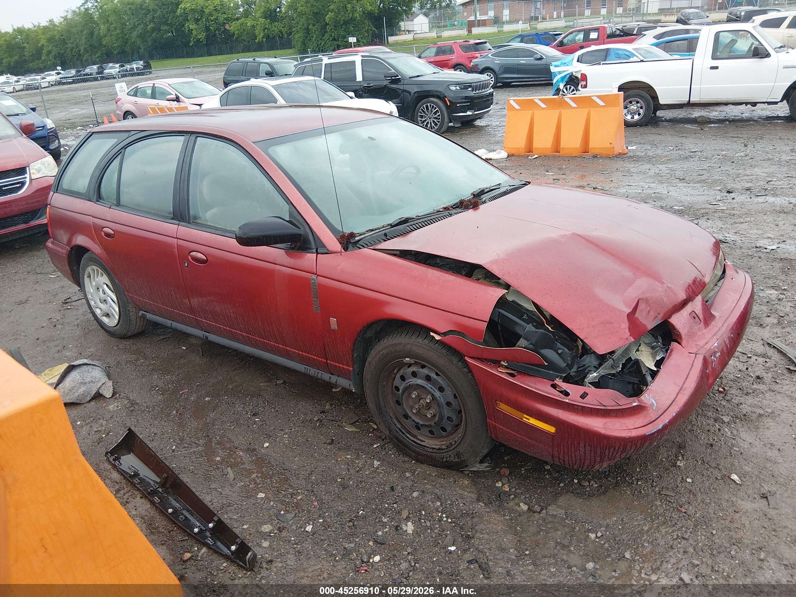 1998 Saturn SW, VIN 1G8ZK8277WZ218705 — Front end