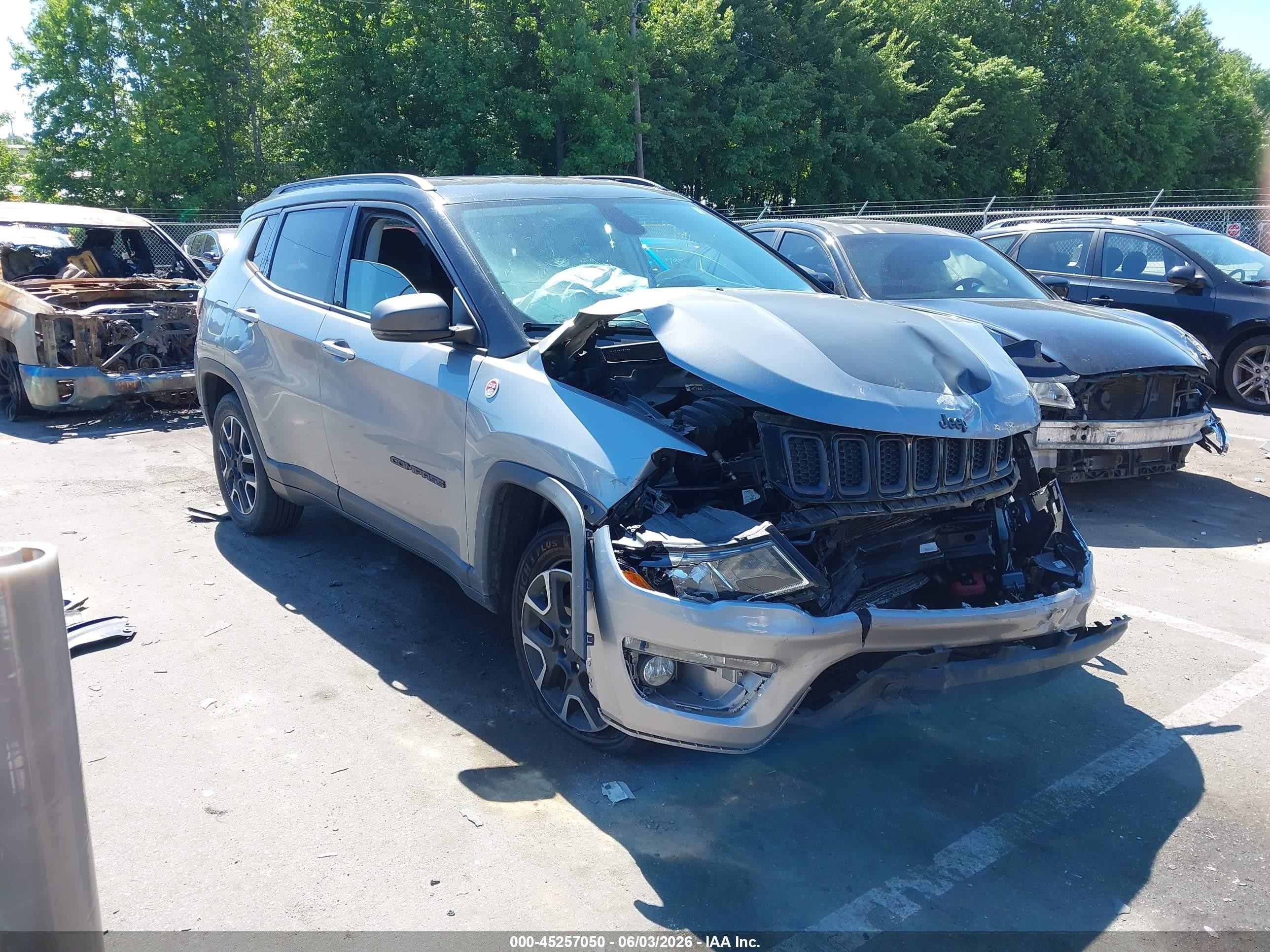 2020 Jeep Compass Trailhawk, VIN 3C4NJDDB4LT214440 — Front end