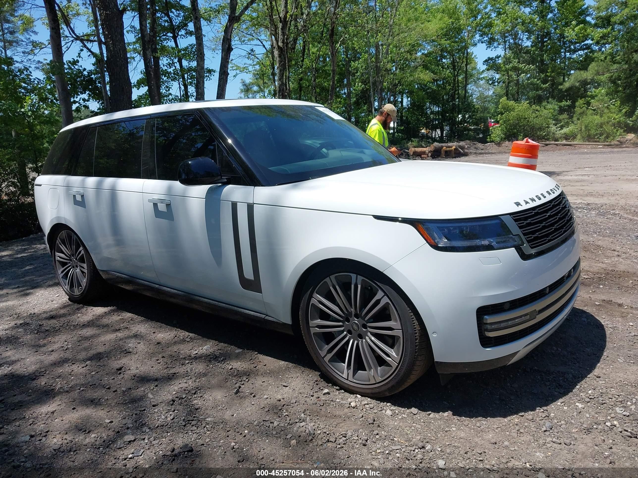 2025 Land Rover Range Rover SE, VIN SALKPBE92SA289900 — Theft recovery