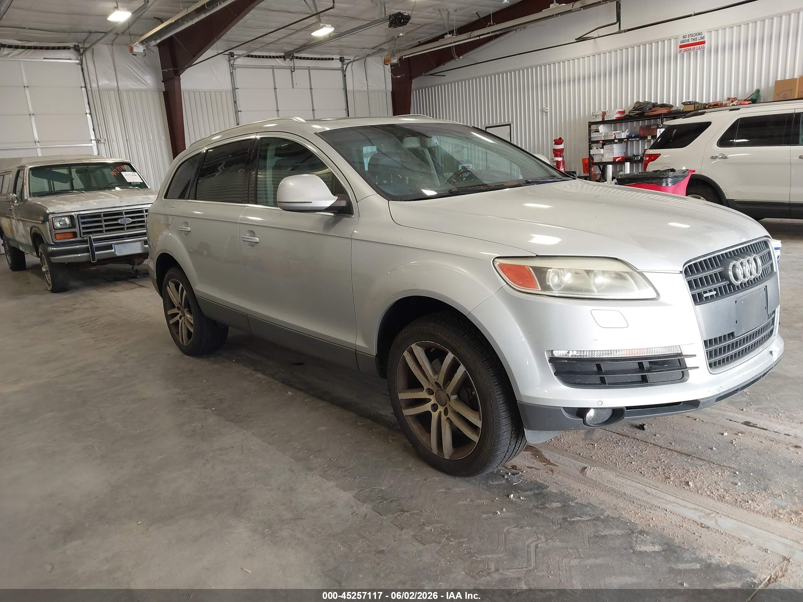 2008 Audi Q7 Premium, VIN WA1BY74L58D020502 — Side