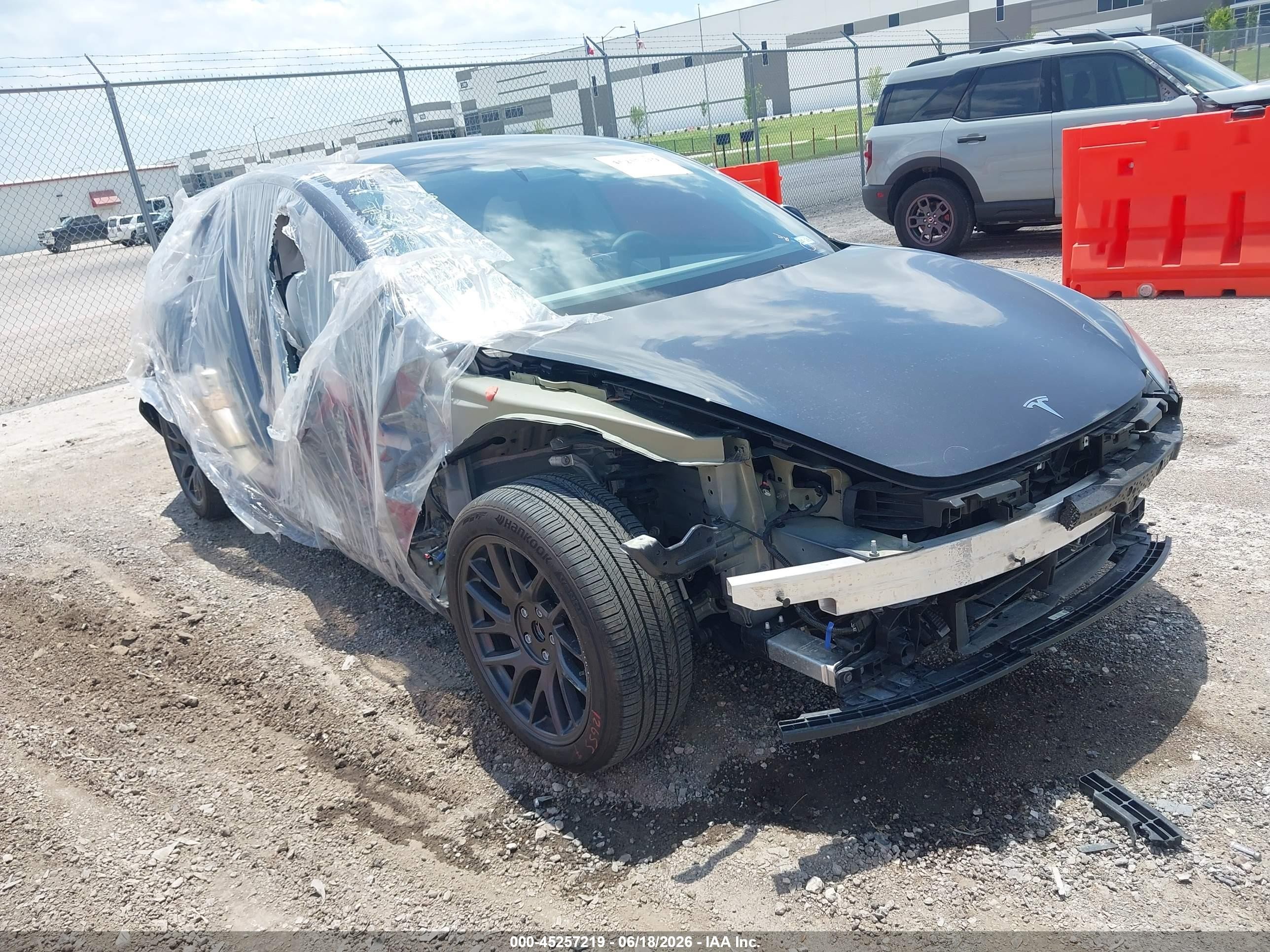 2025 Tesla Model 3 Long Range, VIN 5YJ3E1EA0SF991291 — Перед