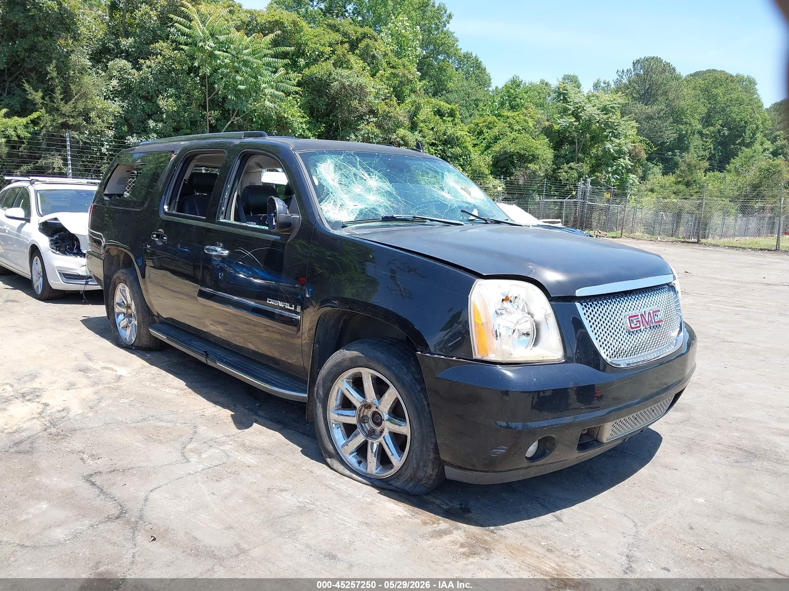 2007 GMC Yukon XL, VIN 1GKFK66837J173282 — Vandalism