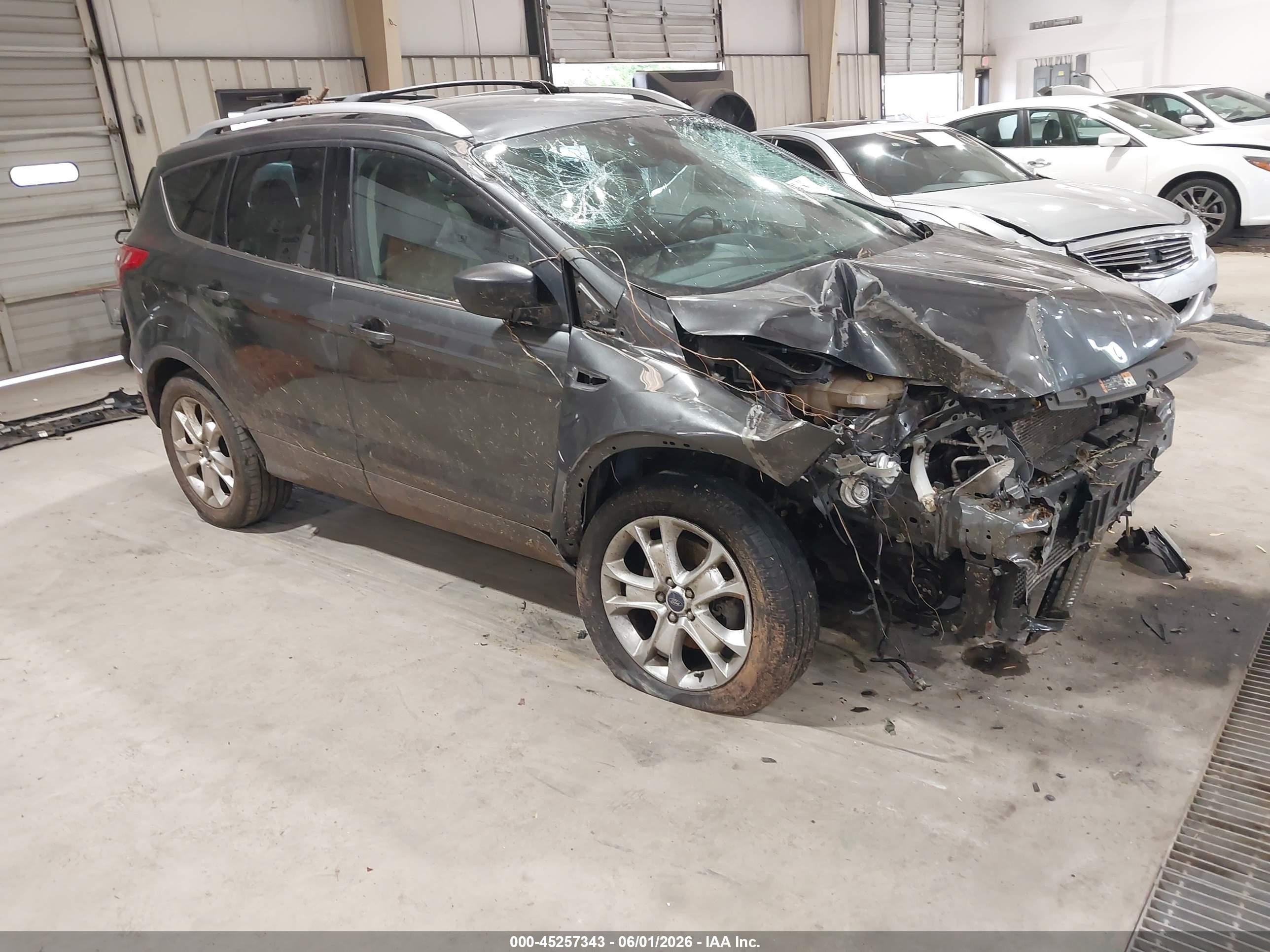 2016 Ford Escape Titanium, VIN 1FMCU0J90GUB19910 — Front end