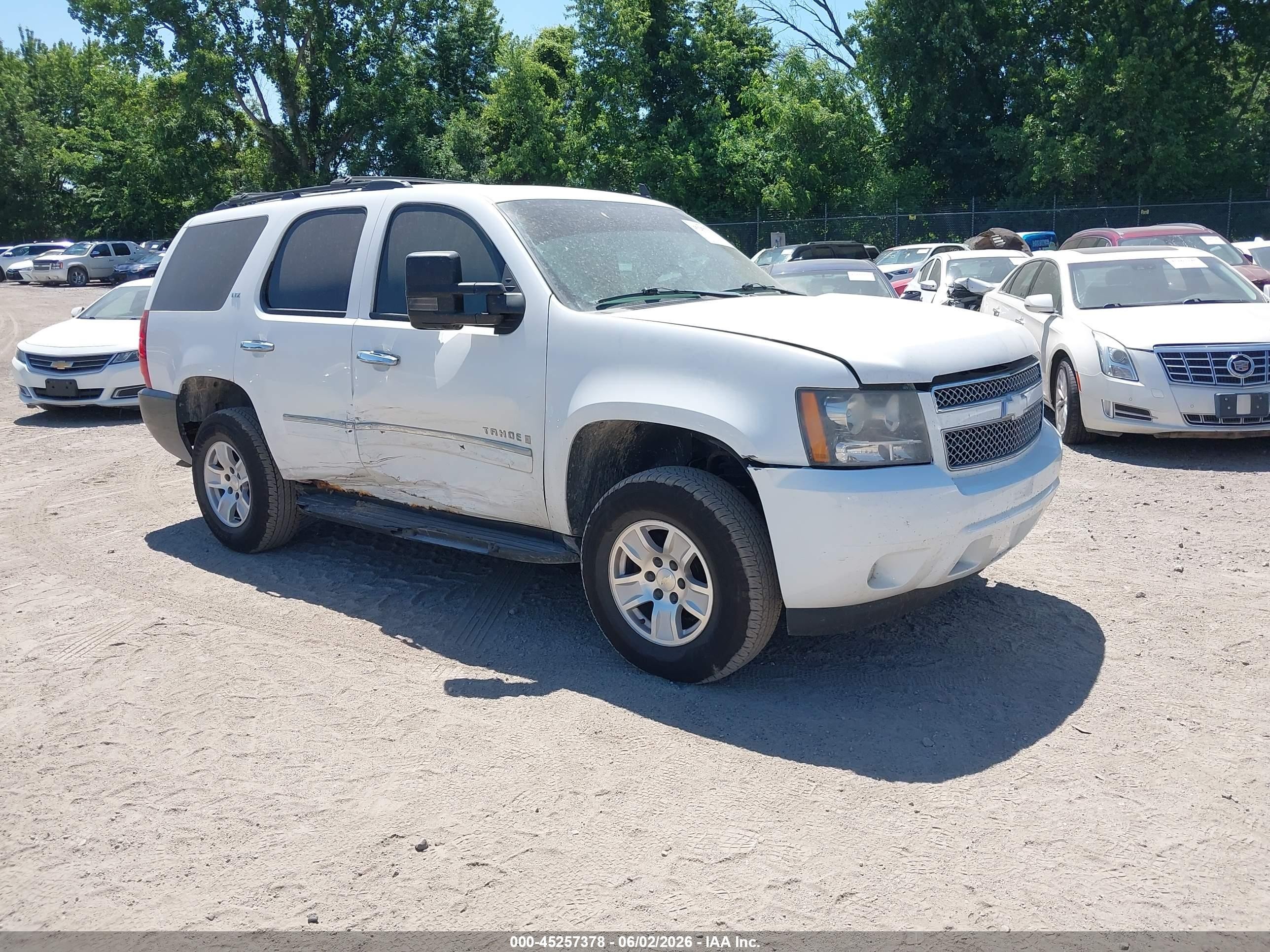 2009 Chevrolet Tahoe LTZ, VIN 1GNFK33039J118625 — Side