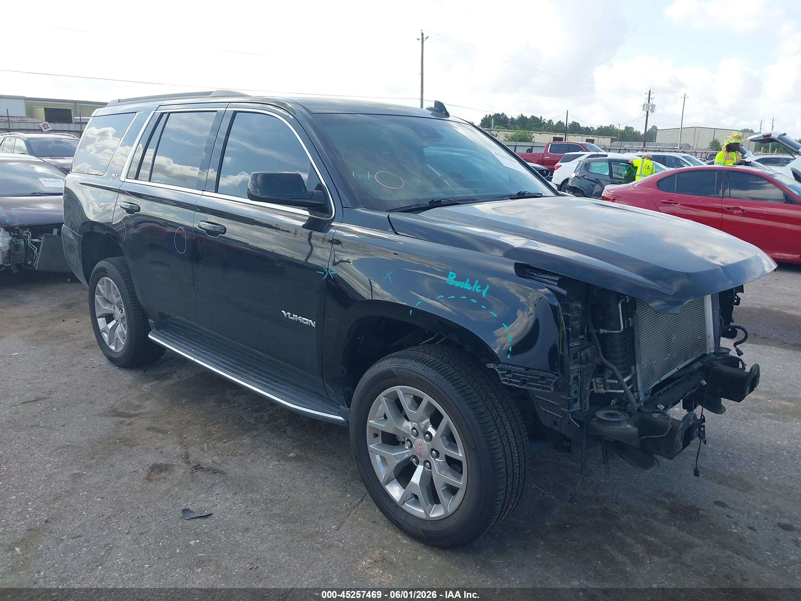 2017 GMC Yukon SLT, VIN 1GKS1BKC1HR292388 — Front end