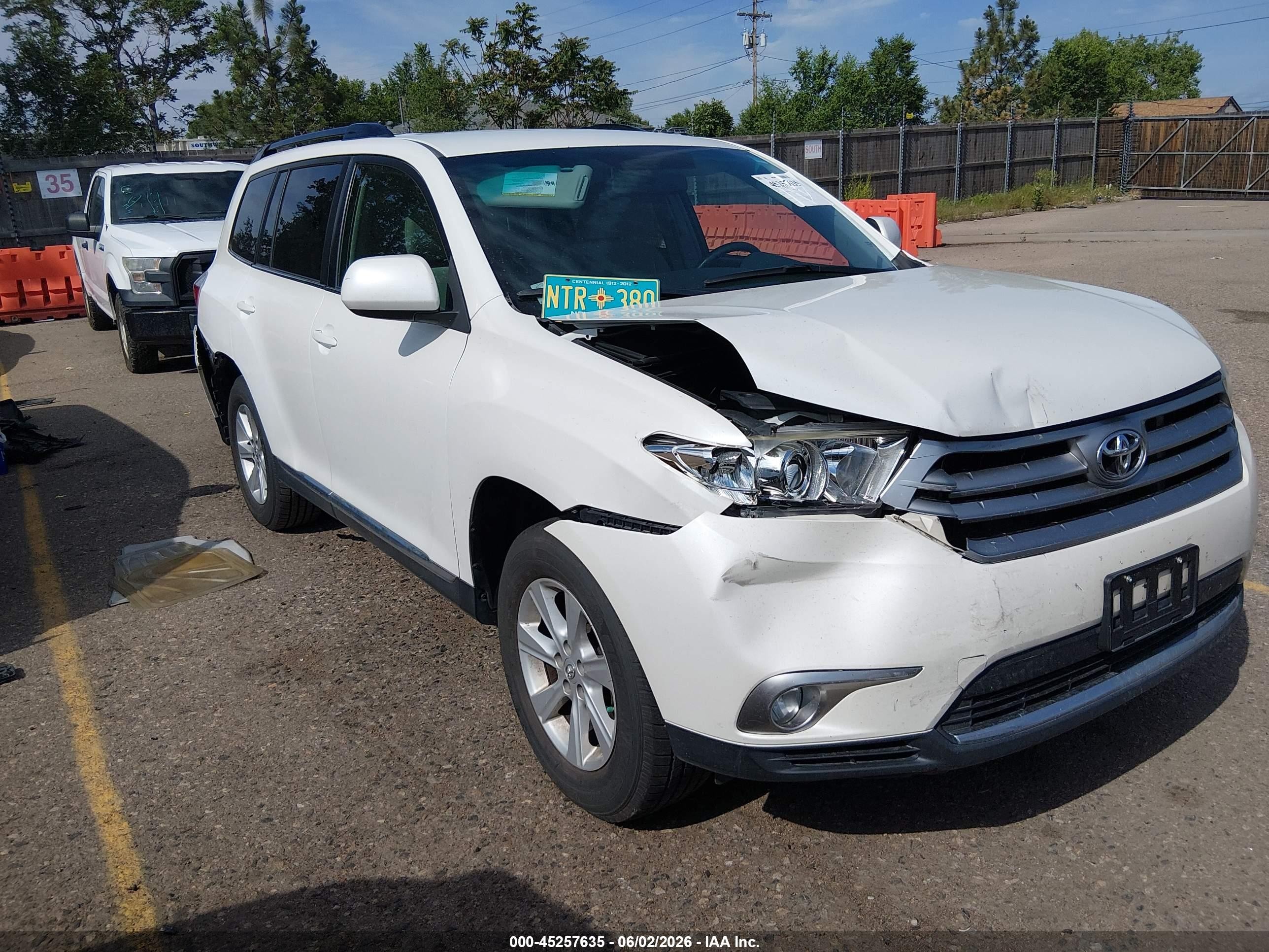 2011 Toyota Highlander, VIN 5TDZK3EH3BS032328 — Бок
