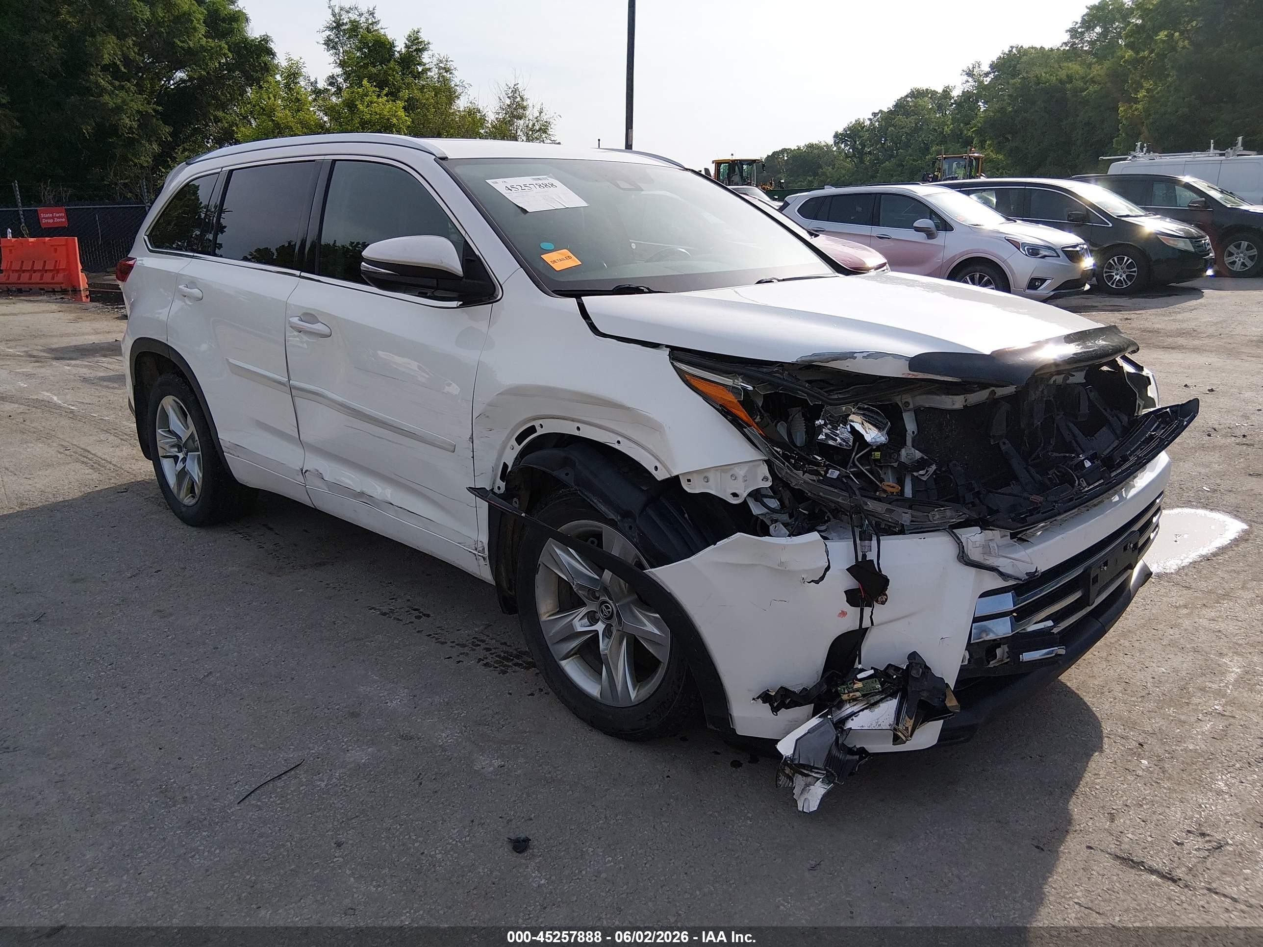 2018 Toyota Highlander Limited Platinum, VIN 5TDDZRFH6JS495232 — Front end