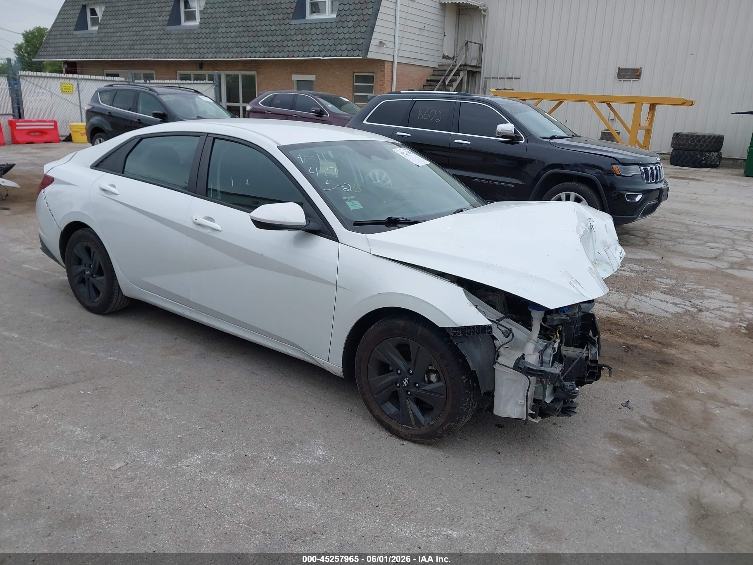 2021 Hyundai Elantra SEL, VIN 5NPLS4AG1MH000575 — Front end