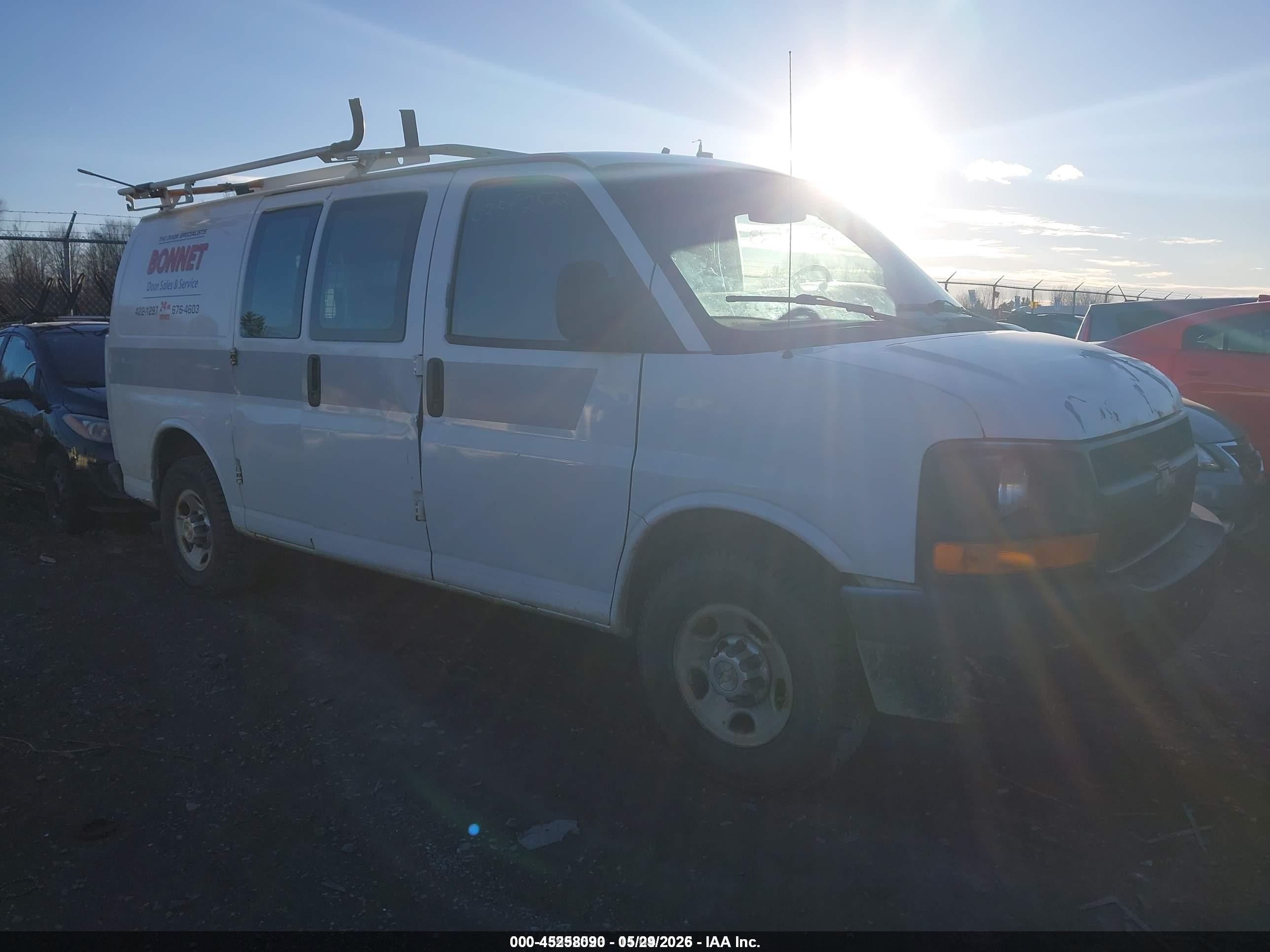 2011 Chevrolet Express Cargo, VIN 1GCWGFCAXB1184518 — Front end