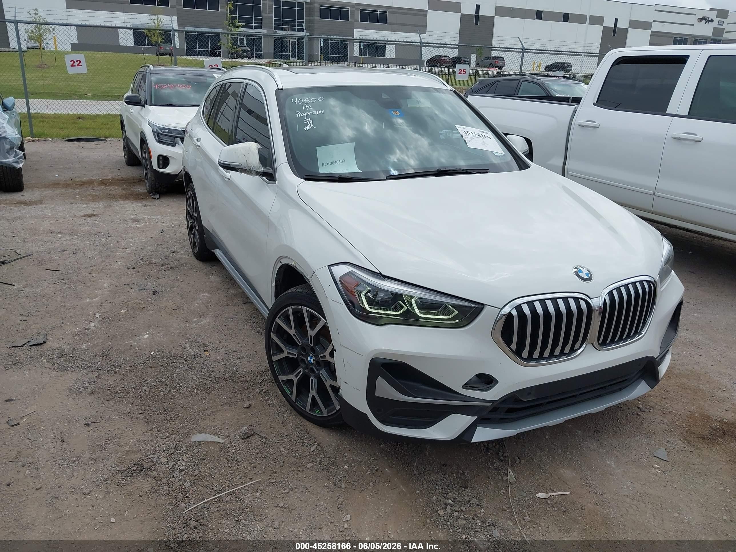 2022 BMW X1 xDrive28i, VIN WBXJG9C05N5V07814 — Side