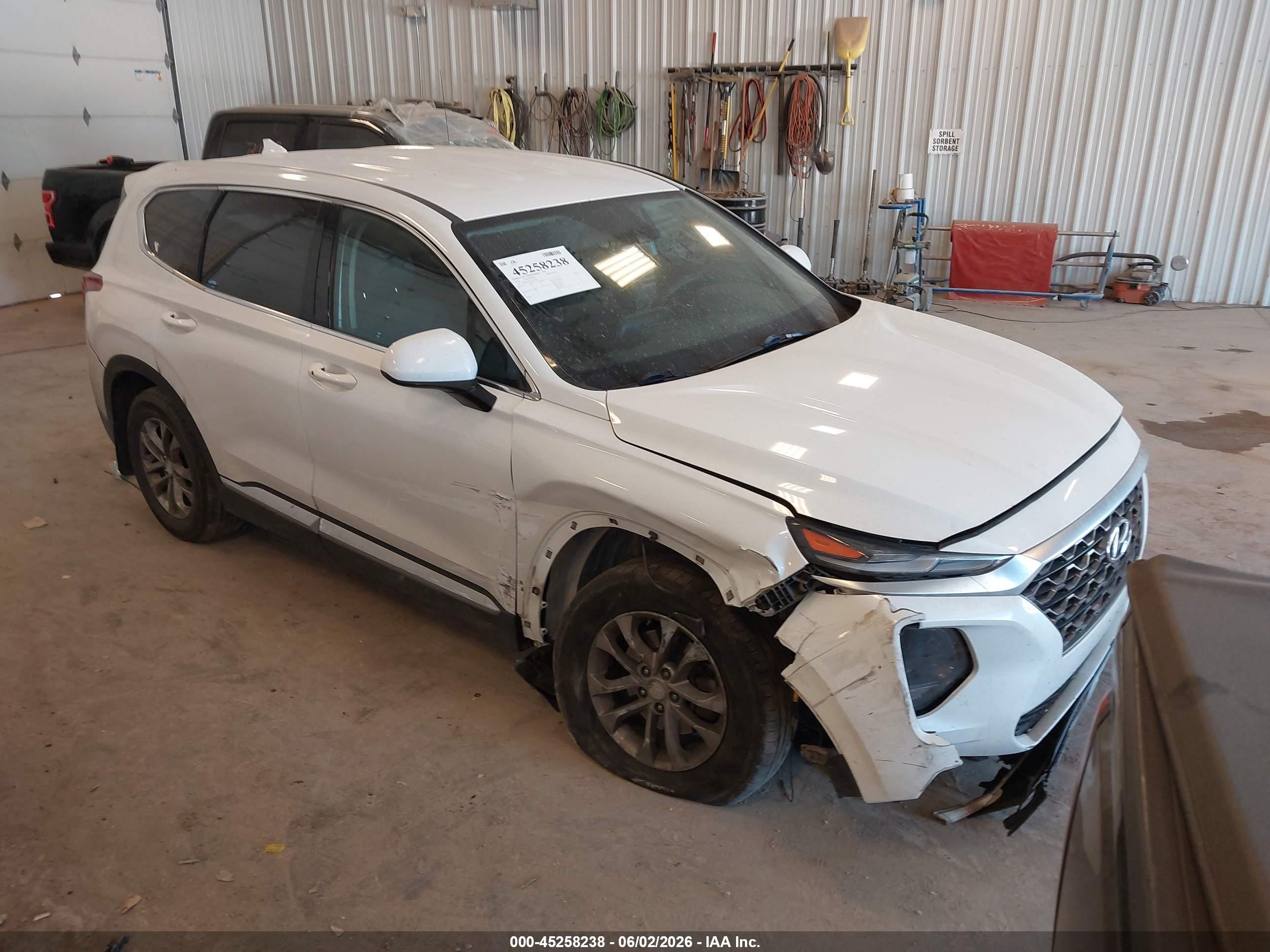 2020 Hyundai Santa Fe SEL, VIN 5NMS3CAD2LH152613 — Front end