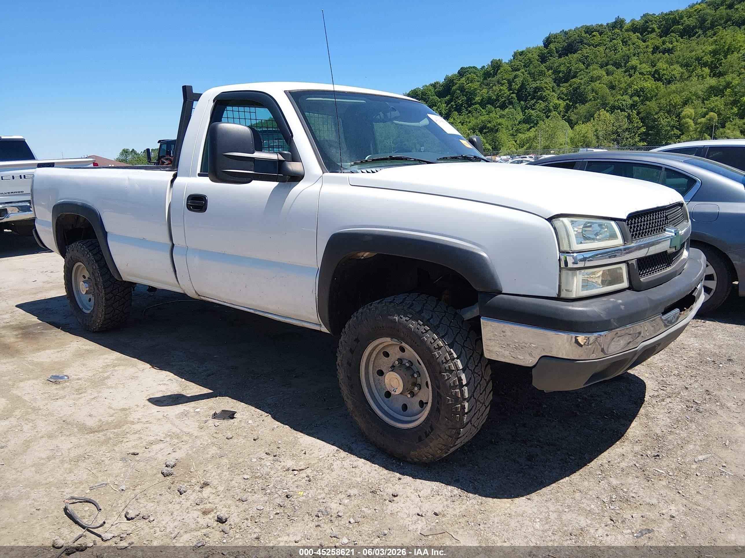 2004 Chevrolet Silverado 2500 Work Truck, VIN 1GCGC24U94Z104101 — Rear end