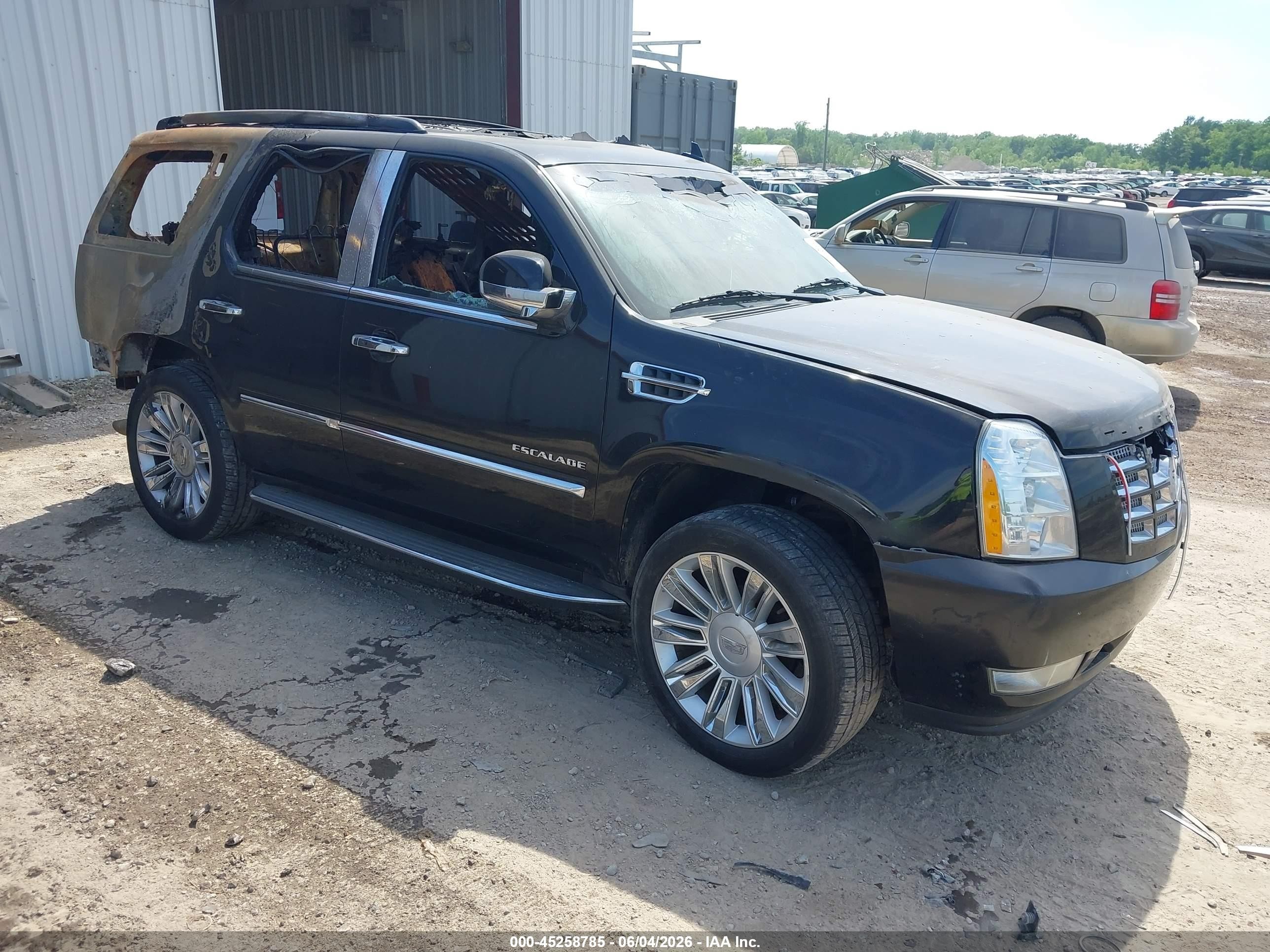 2011 Cadillac Escalade Luxury, VIN 1GYS4BEFXBR336690 — Interior fire