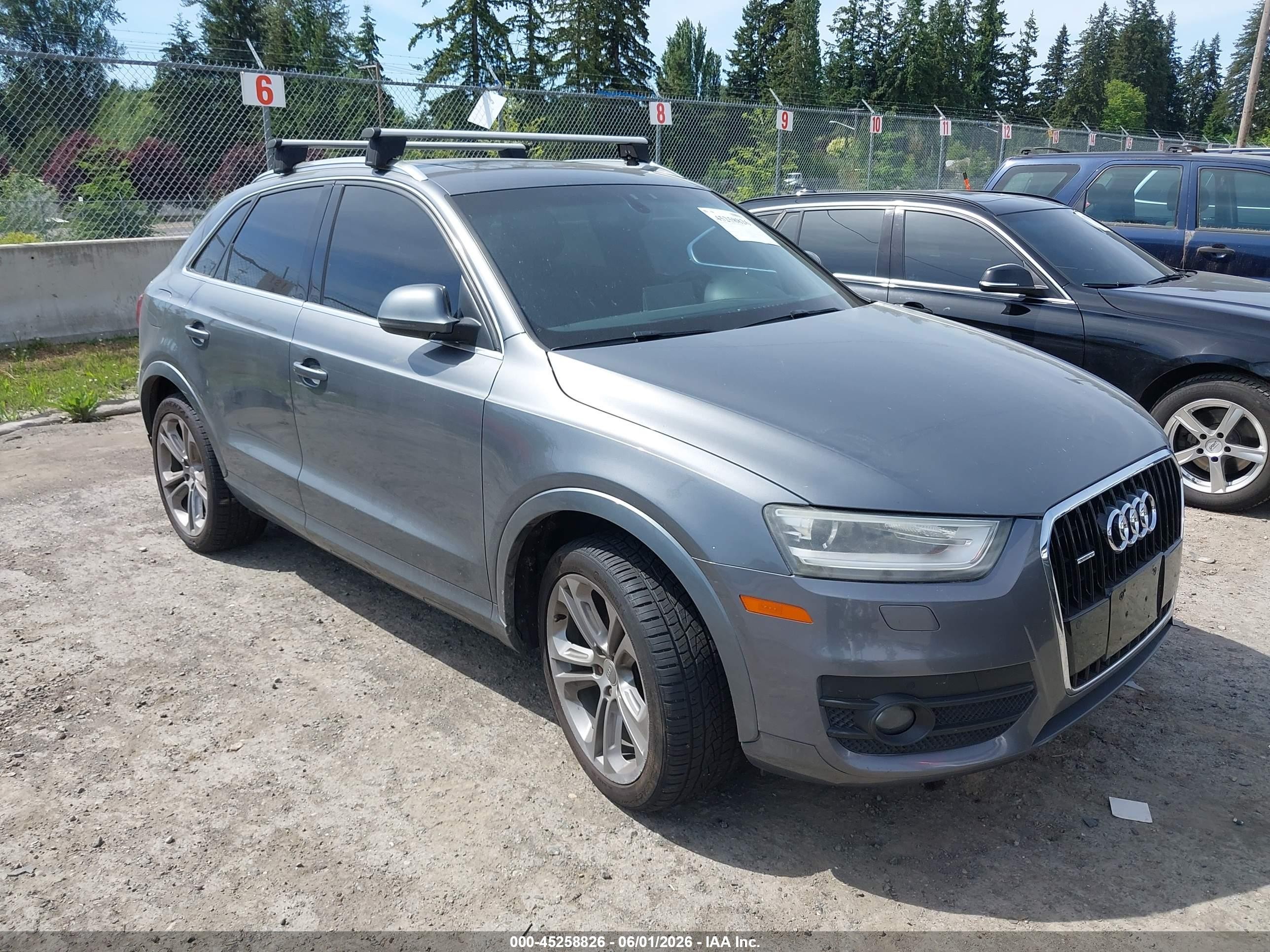 2015 Audi Q3 Prestige, VIN WA1GFCFS6FR012725 — Бок