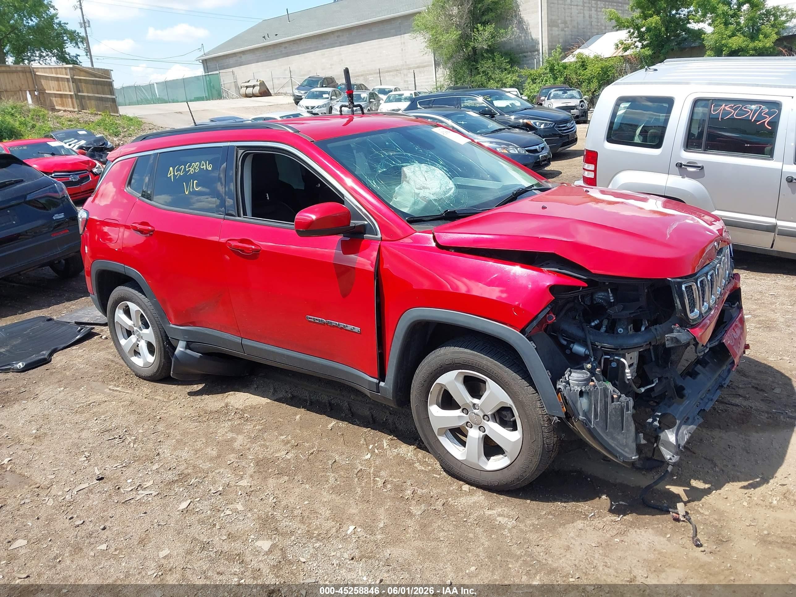 2018 Jeep Compass Altitude, VIN 3C4NJDBB2JT239806 — Front end