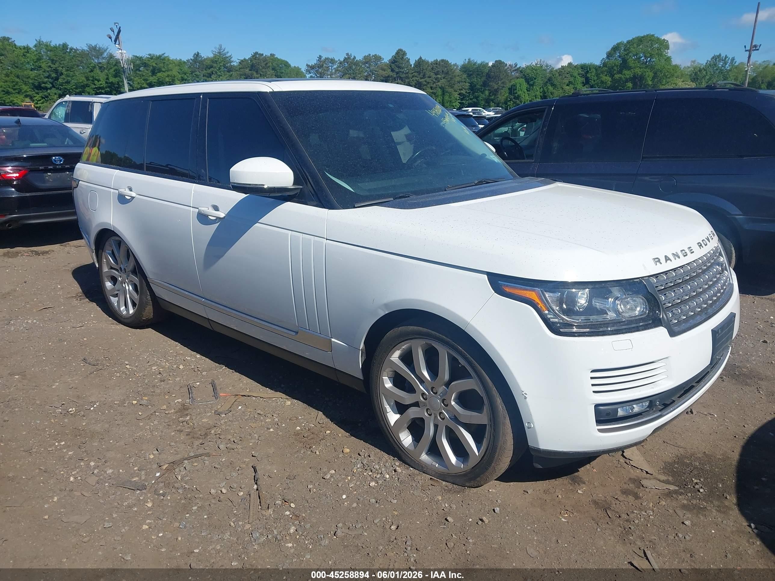 2015 Land Rover Range Rover Supercharged, VIN SALGS2TF1FA218612 — Normal wear