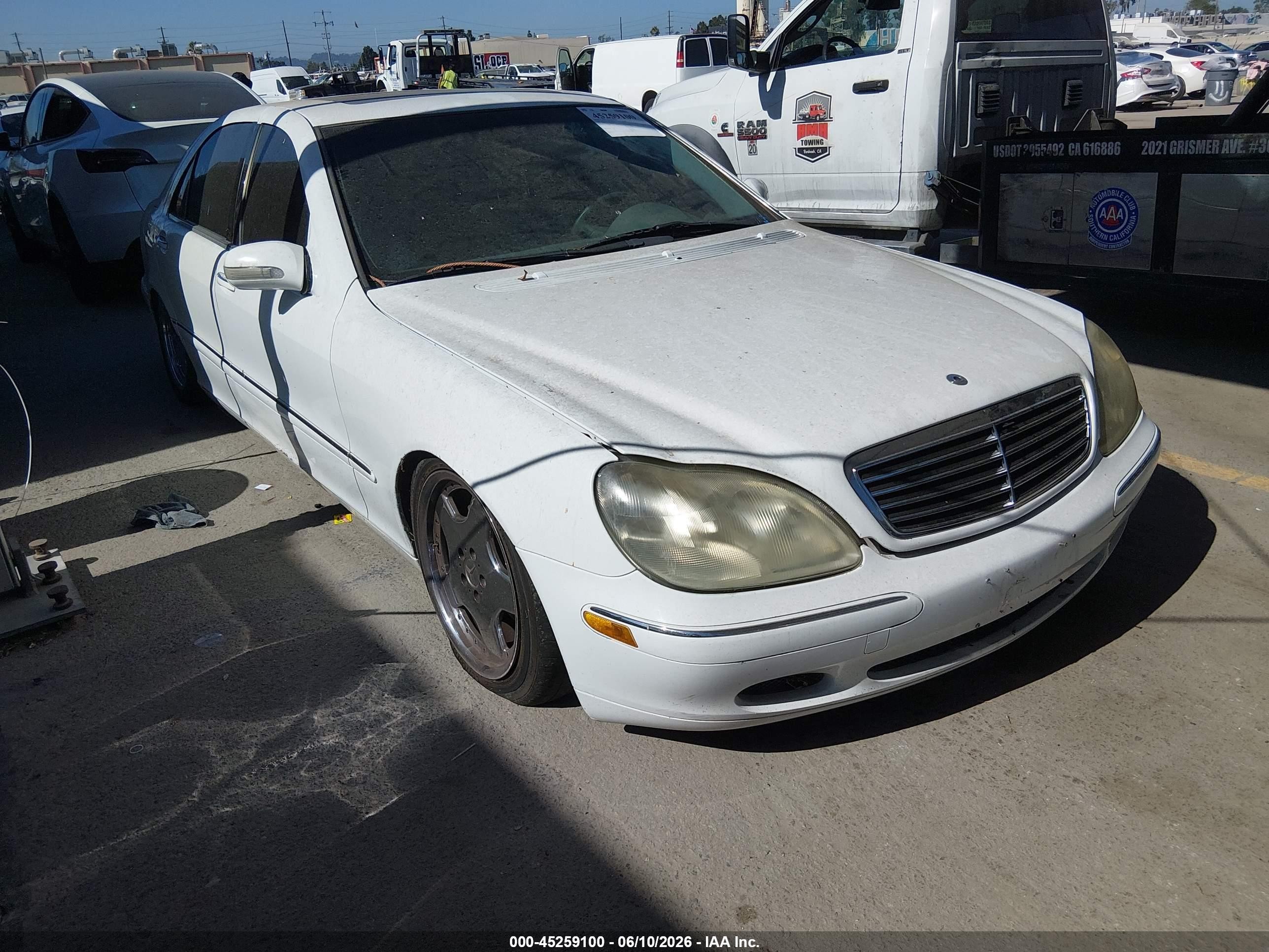 2000 Mercedes-Benz S 320/430/500, VIN WDBNG70J3YA092678 — Side