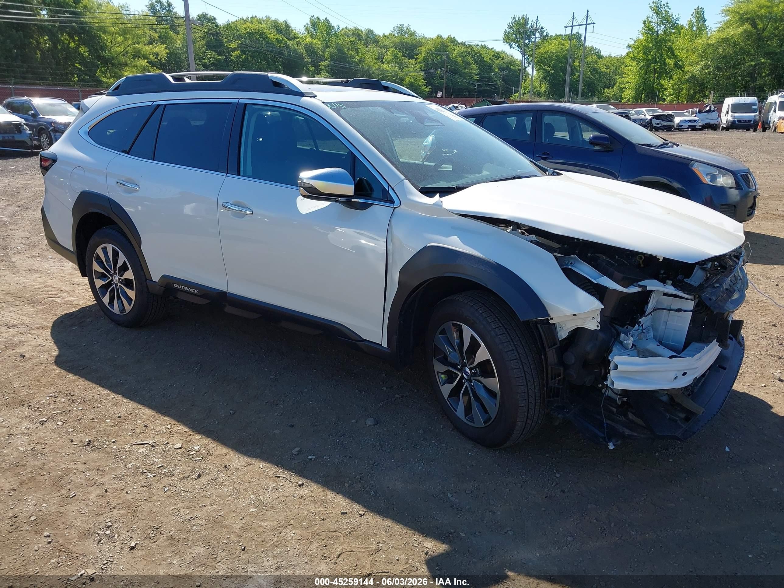 2024 Subaru Outback Touring XT, VIN 4S4BTGPD1R3184096 — Front end