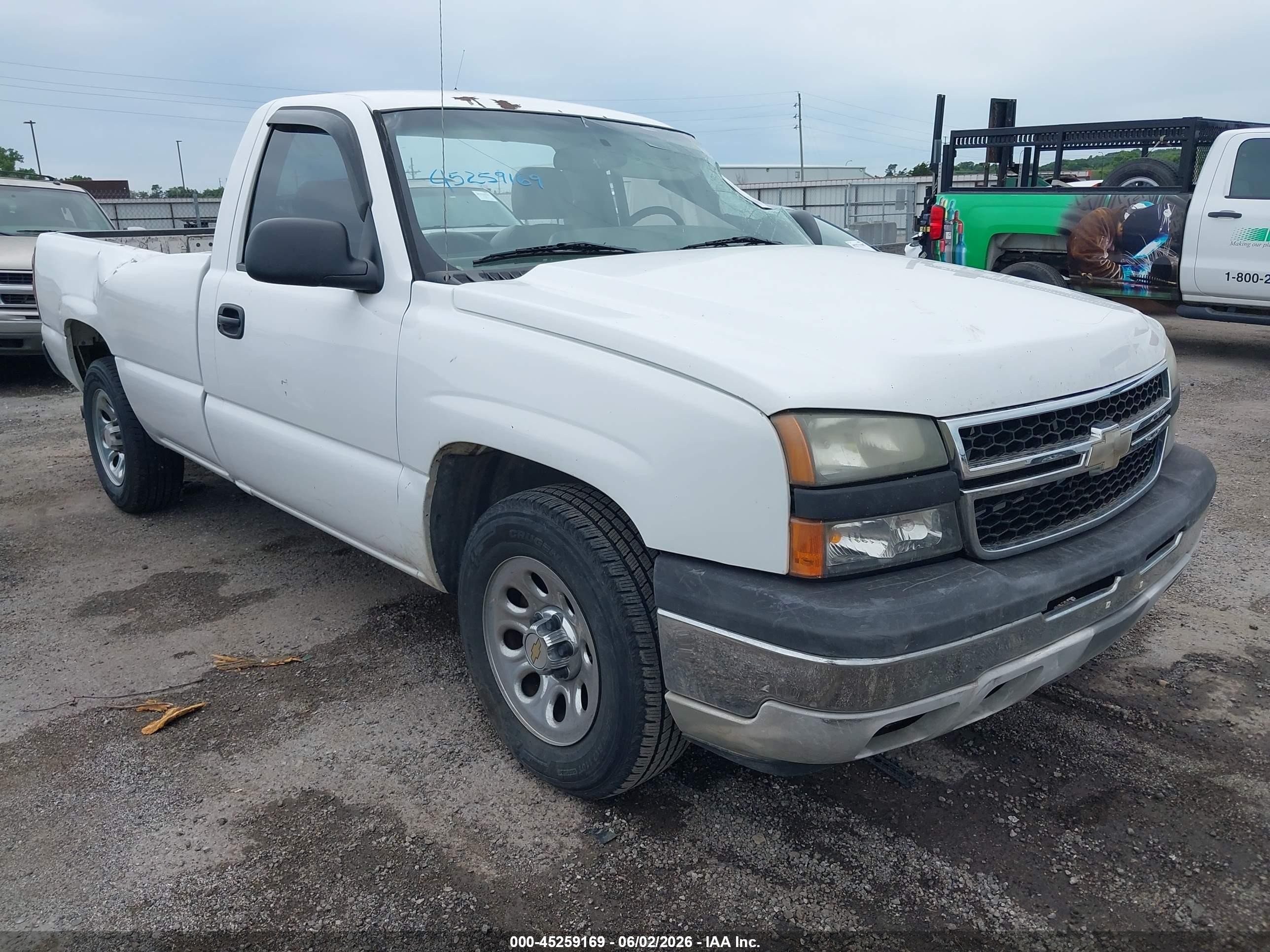 2006 Chevrolet Silverado 1500 Work Truck, VIN 3GCEC14V86G226896 — Side