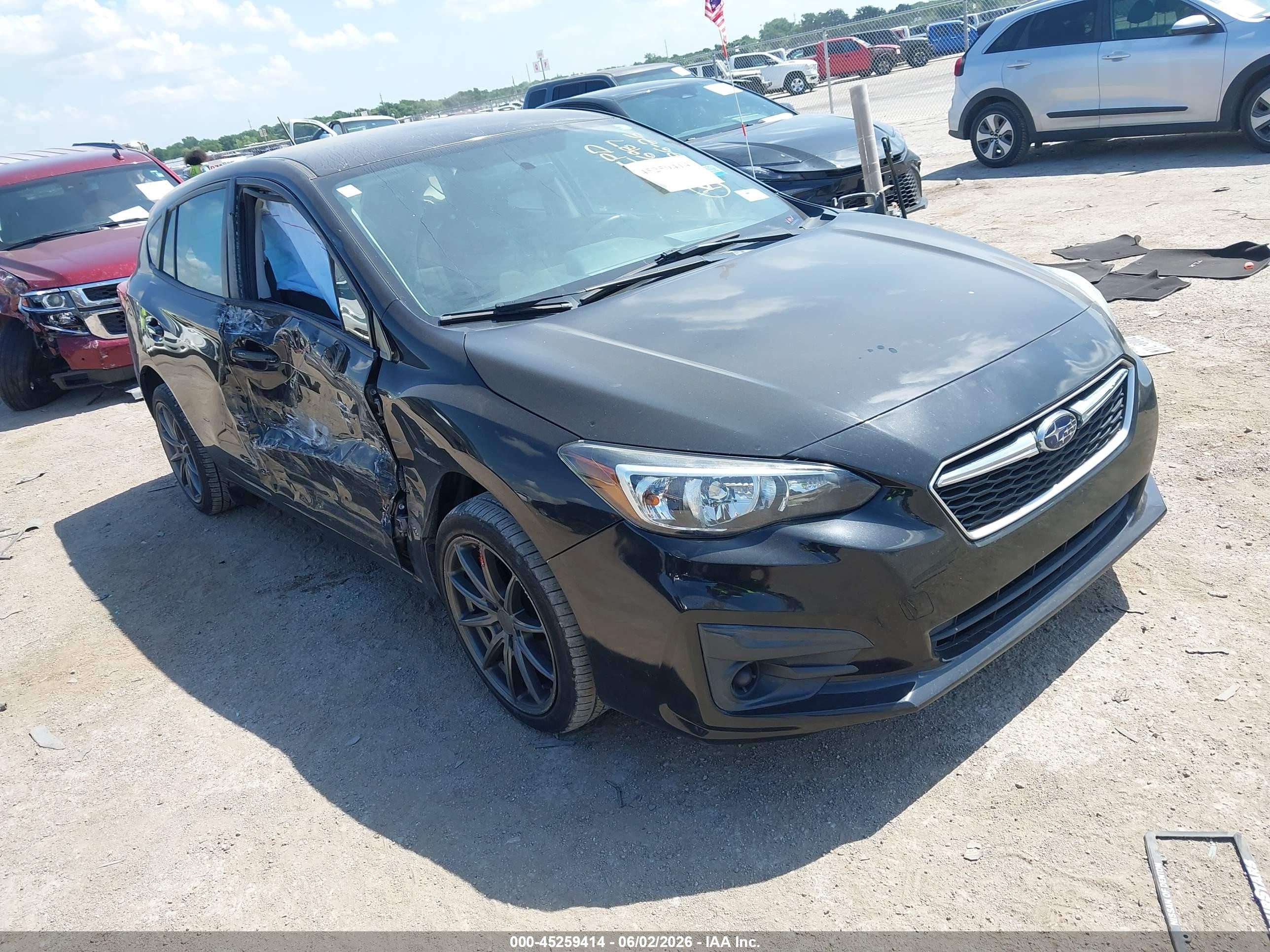 2018 Subaru Impreza, VIN 4S3GTAA6XJ3740380 — Бок