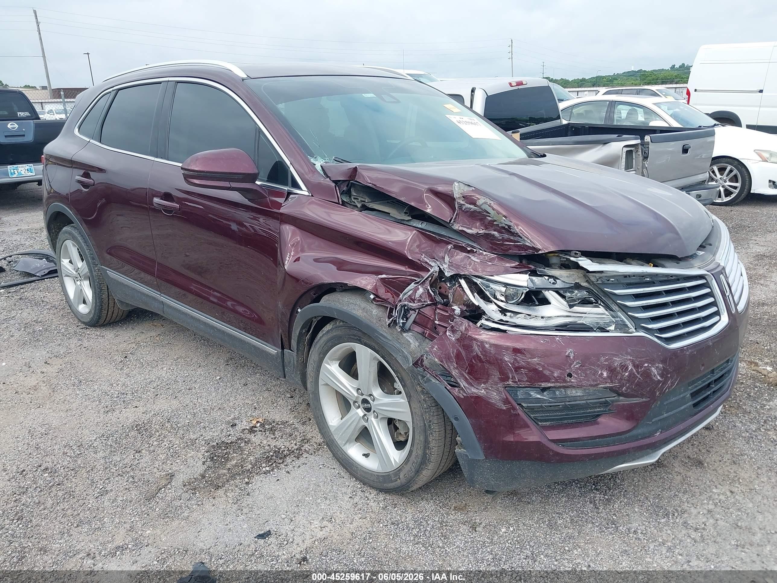 2016 Lincoln MKC Reserve, VIN 5LMTJ3DH9GUJ19186 — Перед