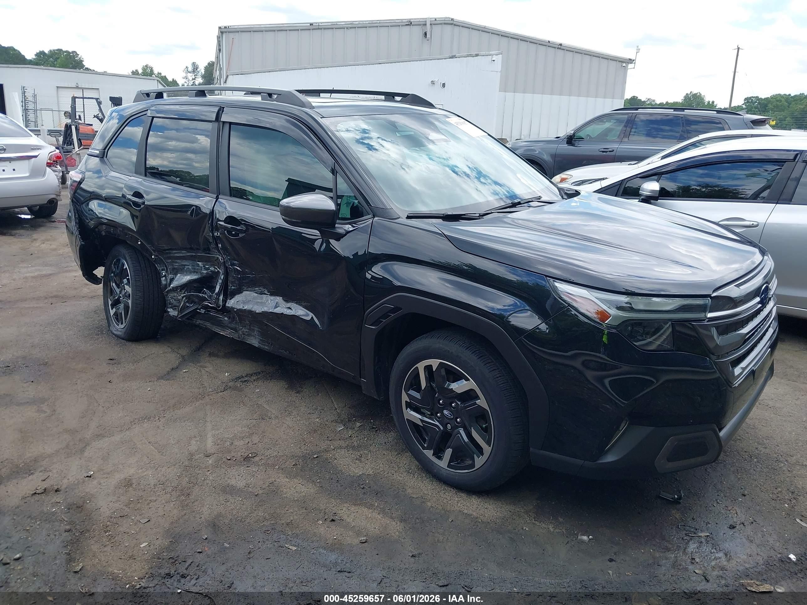 2025 Subaru Forester Limited, VIN JF2SLDRC0SH528485 — Бок