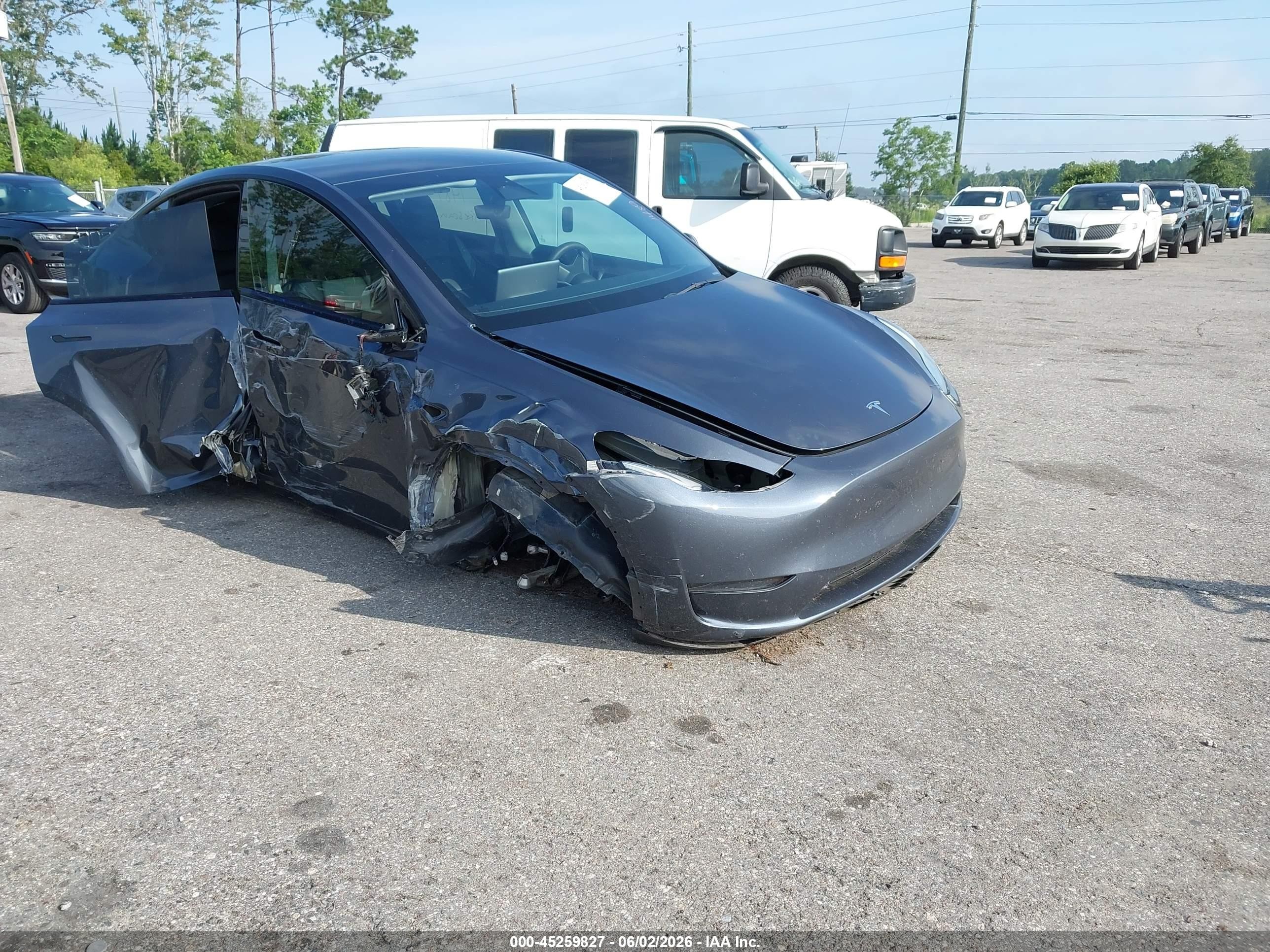 2023 Tesla Model Y Long Range, VIN 7SAYGDEE9PA032855 — Front end