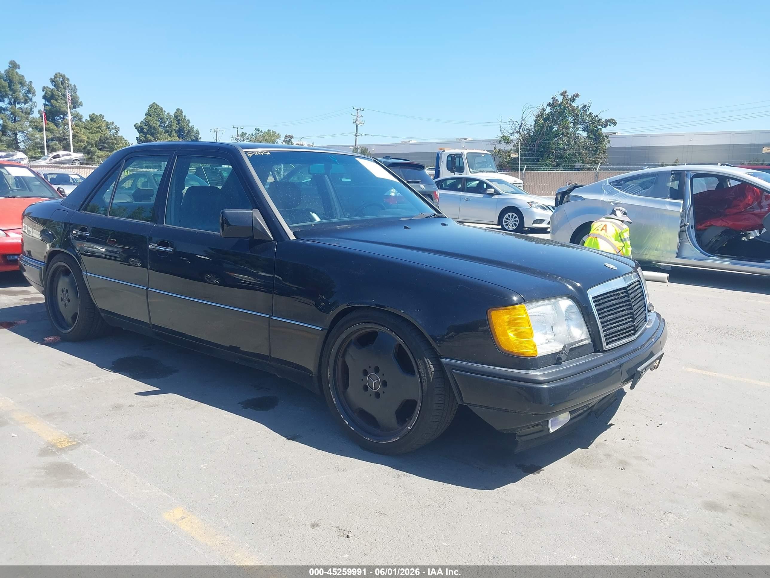 1995 Mercedes-Benz 400 E, VIN WDBEA34E4SC161297 — Normal wear