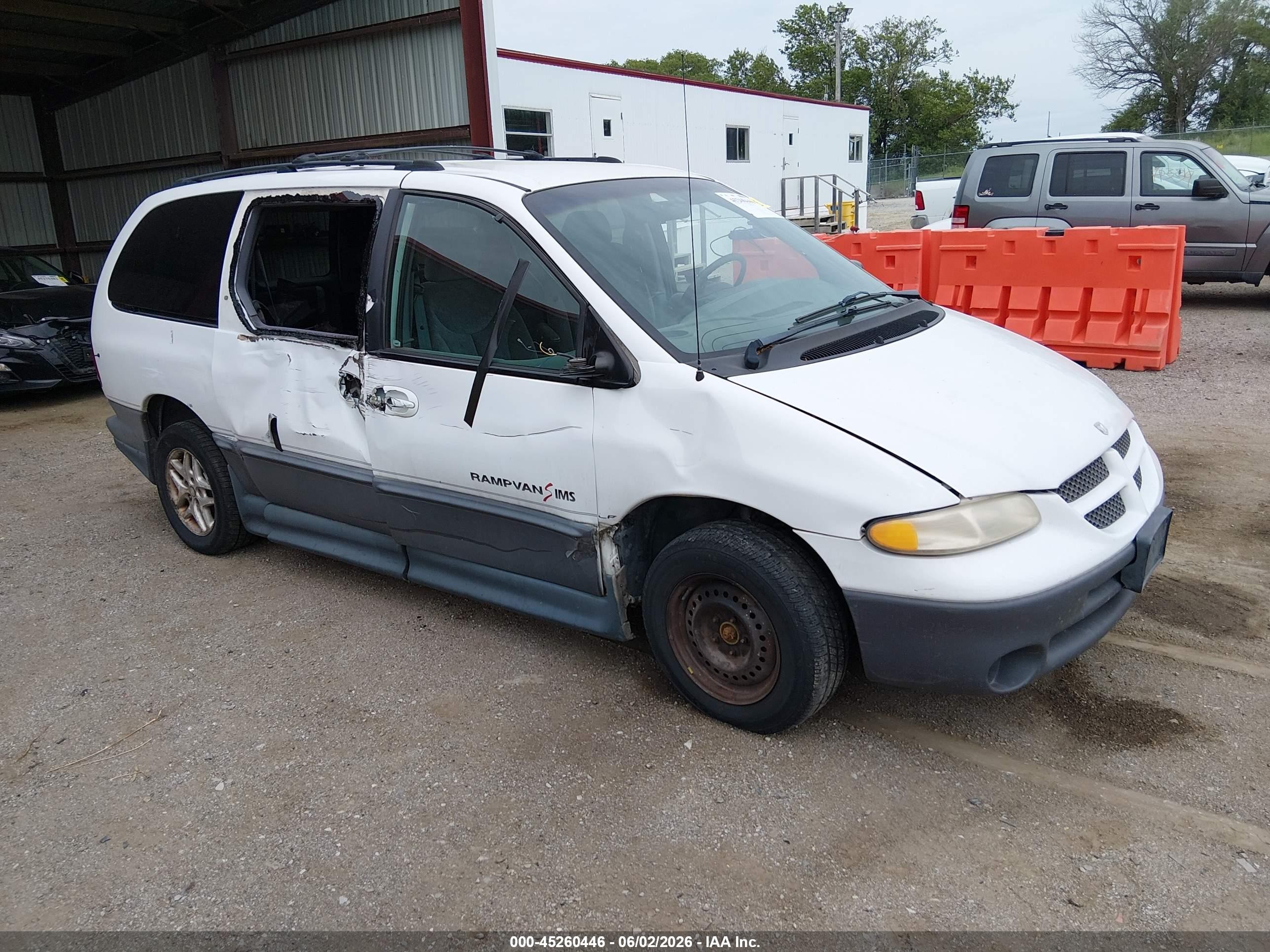 2000 Dodge Caravan LE, VIN 1B4GP54L5YB594612 — Бок