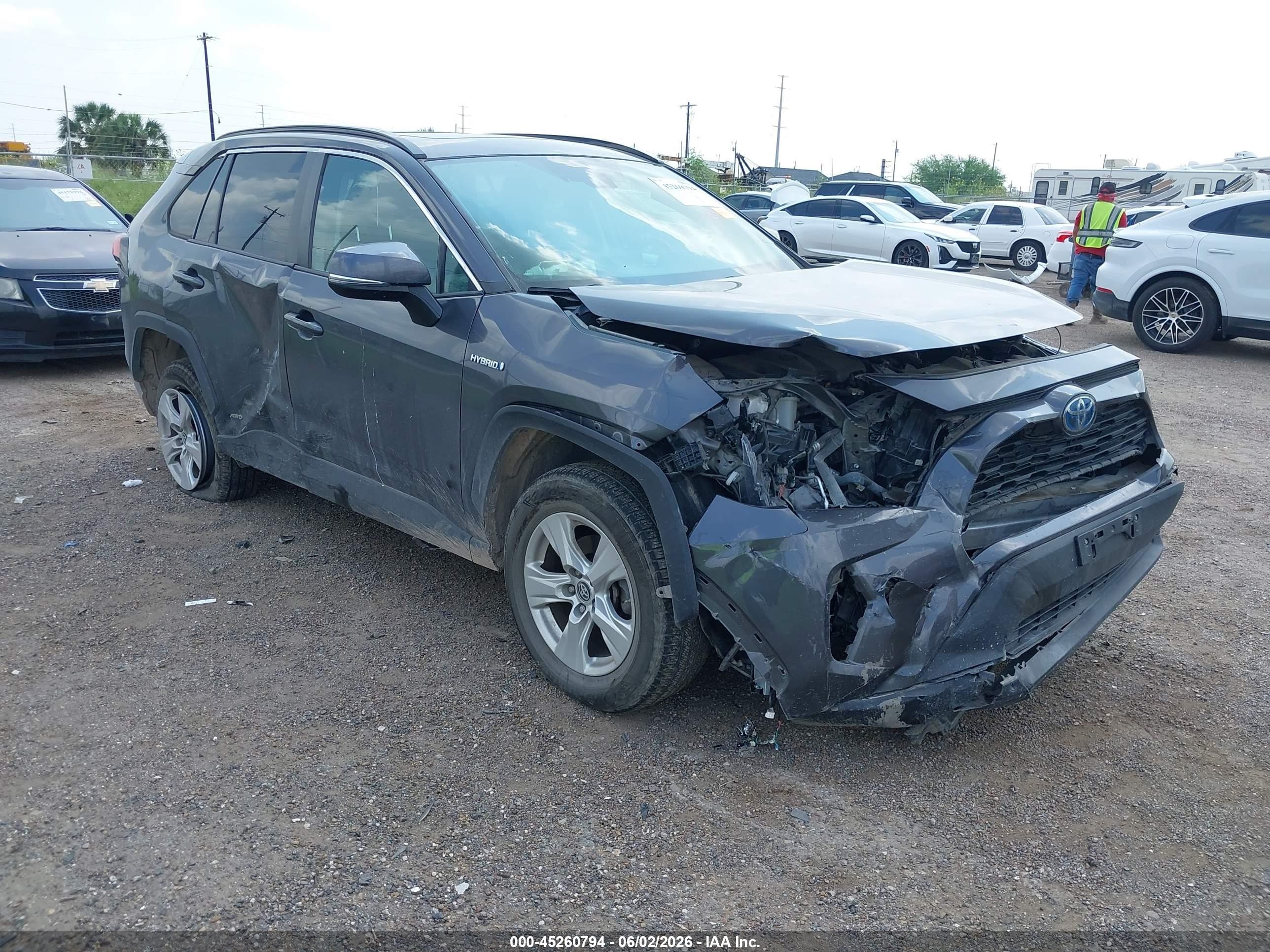 2019 Toyota RAV4 Hybrid XLE, VIN 2T3RWRFV9KW027466 — Front end