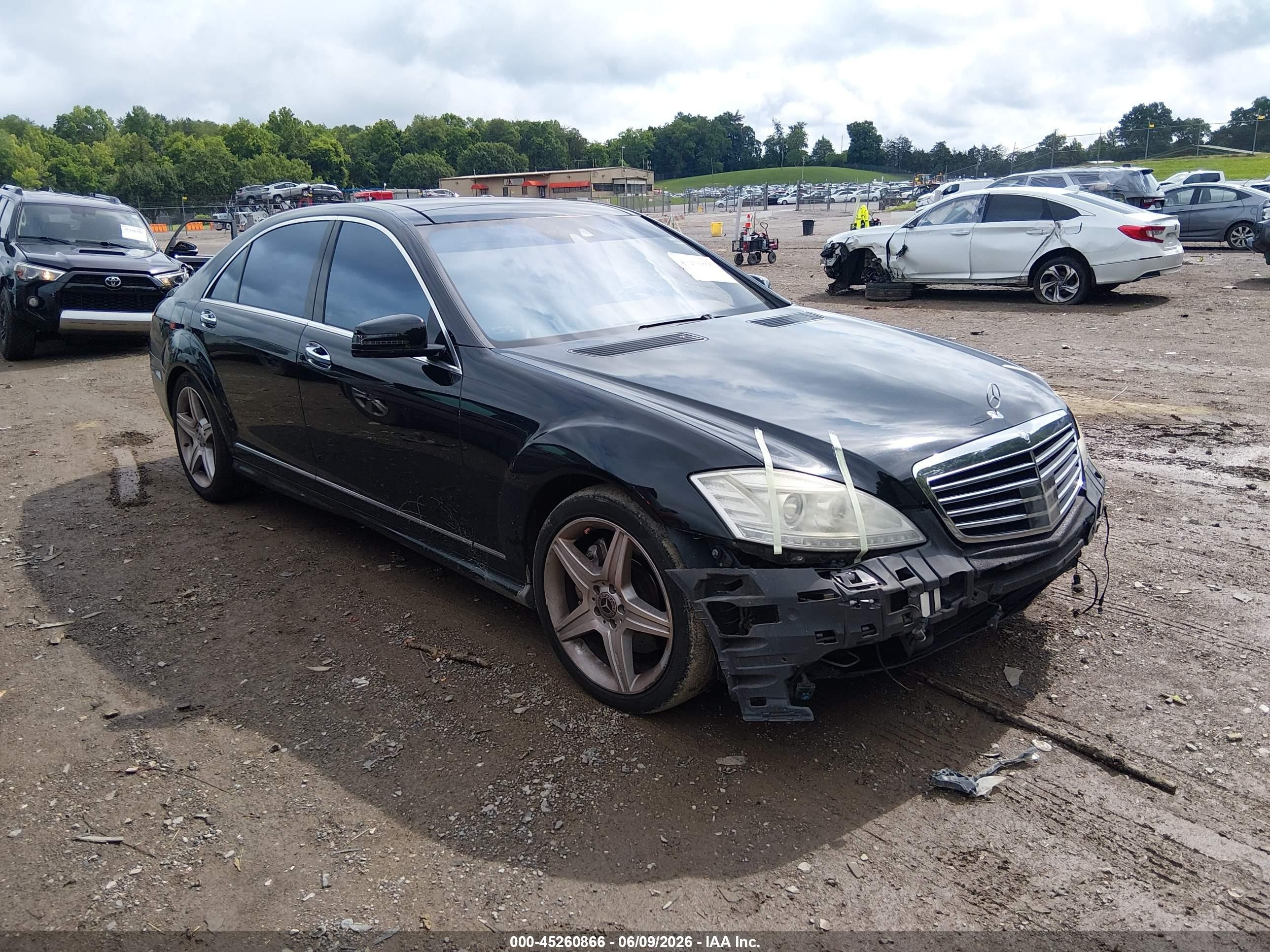 2011 Mercedes-Benz S 550, VIN WDDNG7BB6BA407266 — Front end
